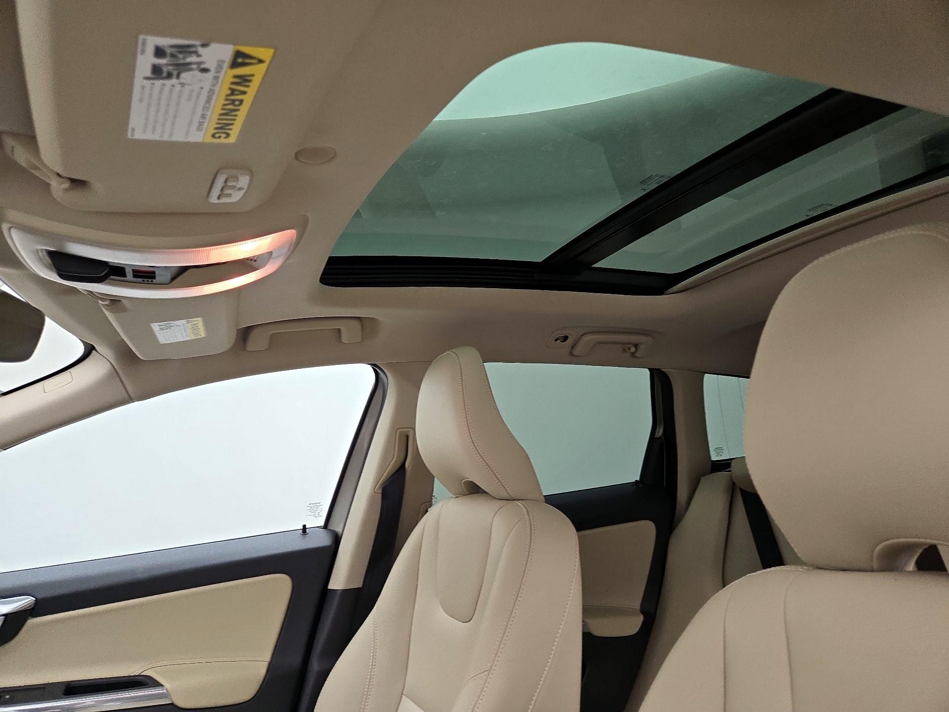 Thumbnail: 2016 Volvo XC60 - 20