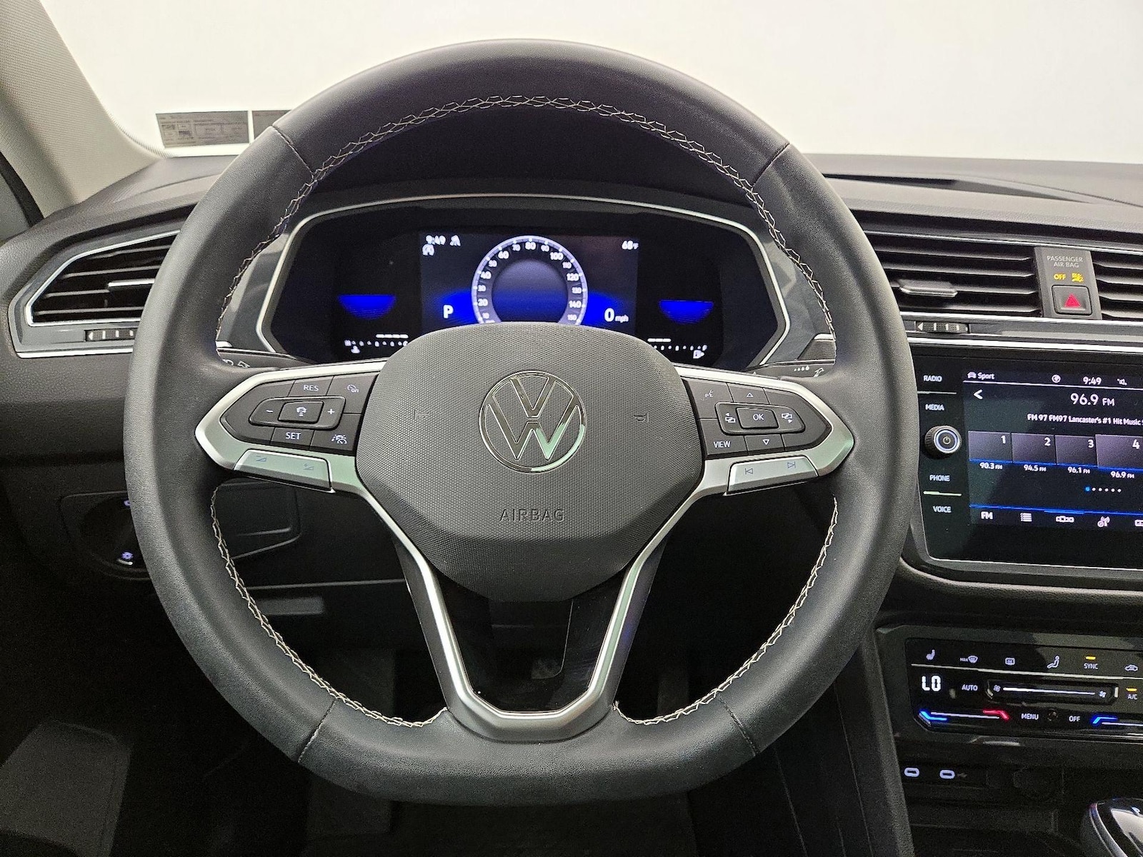 2022 Volkswagen Tiguan SE - Photo 11