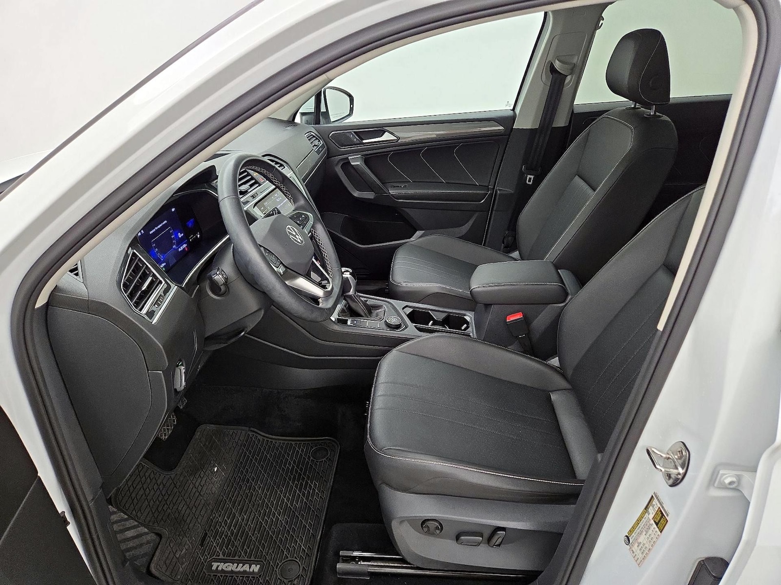 2022 Volkswagen Tiguan SE - Photo 12