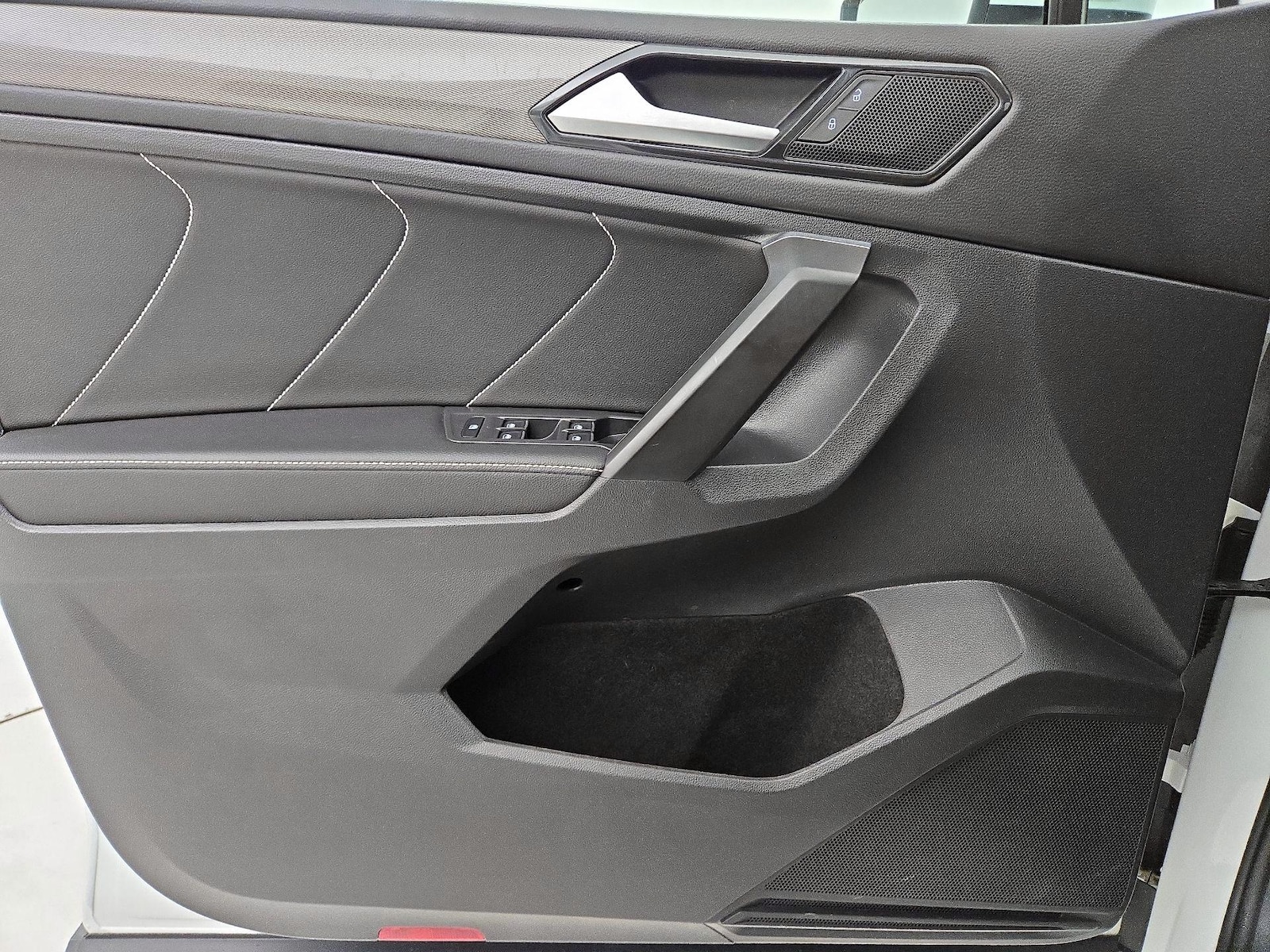 2022 Volkswagen Tiguan SE - Photo 13