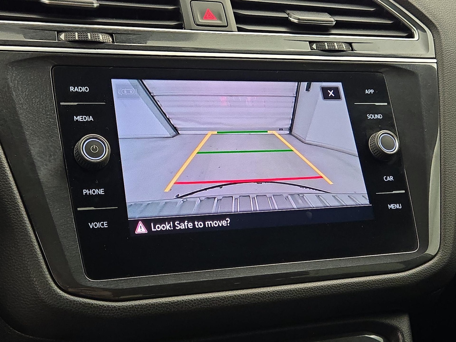 2022 Volkswagen Tiguan SE - Photo 15
