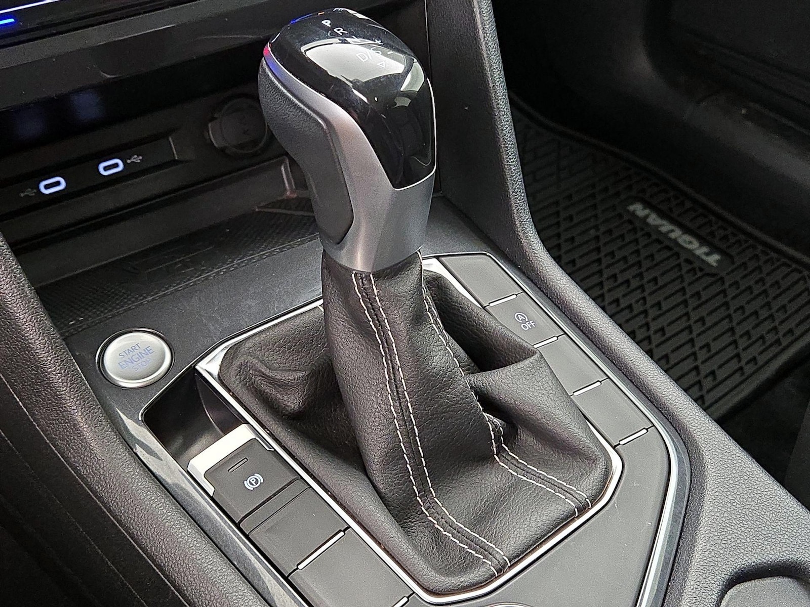2022 Volkswagen Tiguan SE - Photo 18