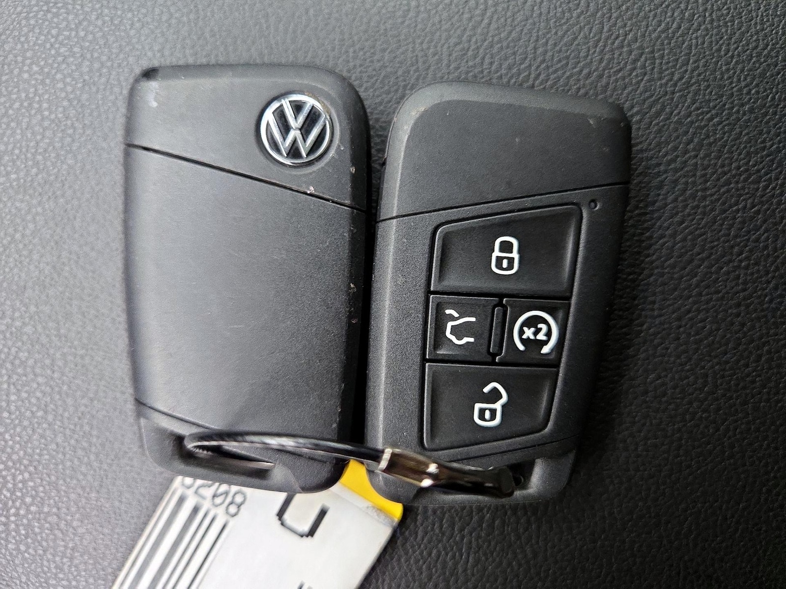 2022 Volkswagen Tiguan SE - Photo 24