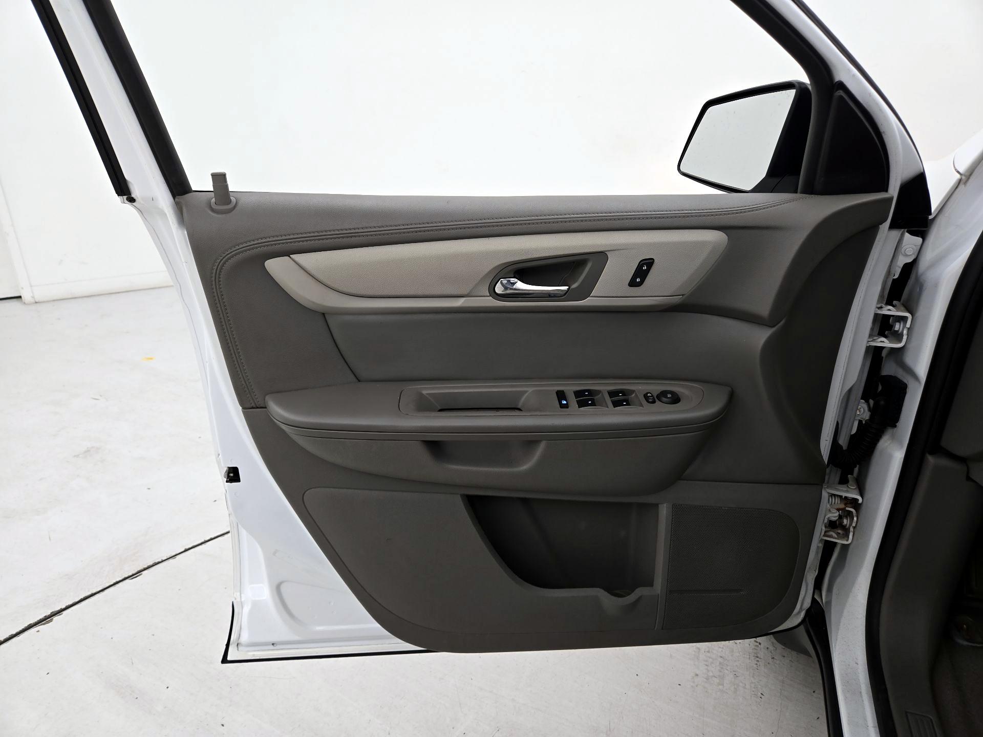 Thumbnail: 2017 Chevrolet Traverse - 12