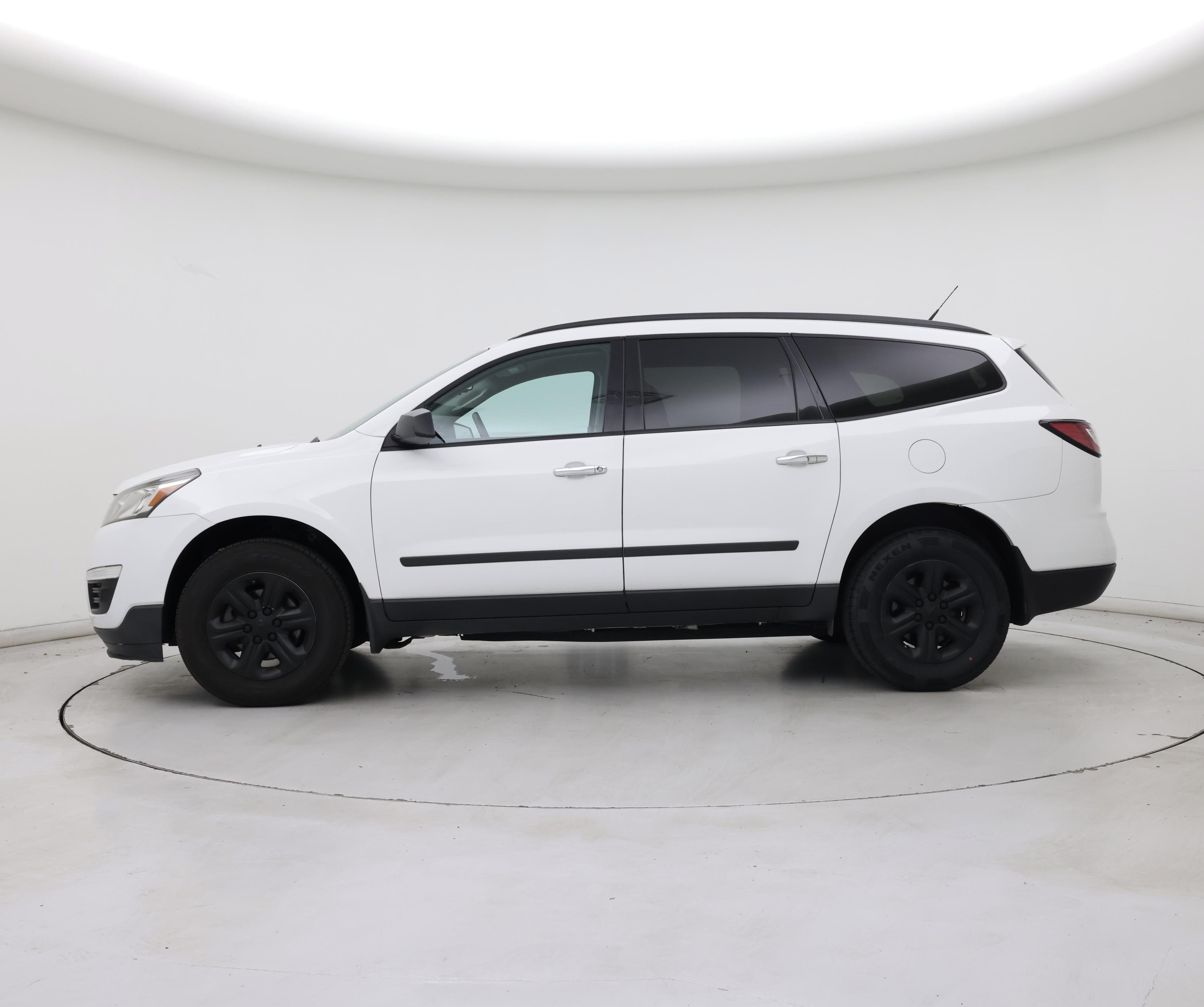 Thumbnail: 2017 Chevrolet Traverse - 3