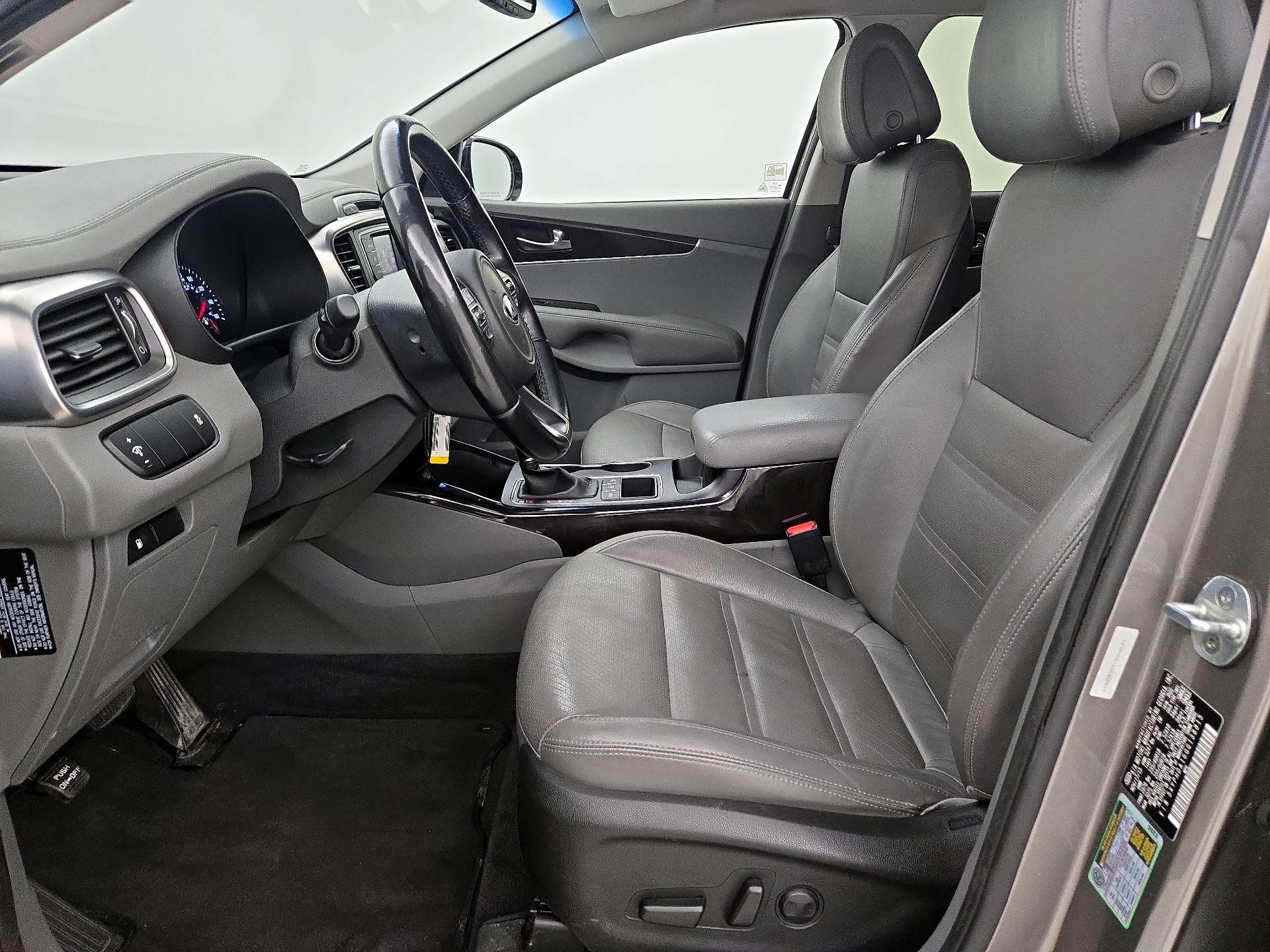 Thumbnail: 2016 Kia Sorento - 11