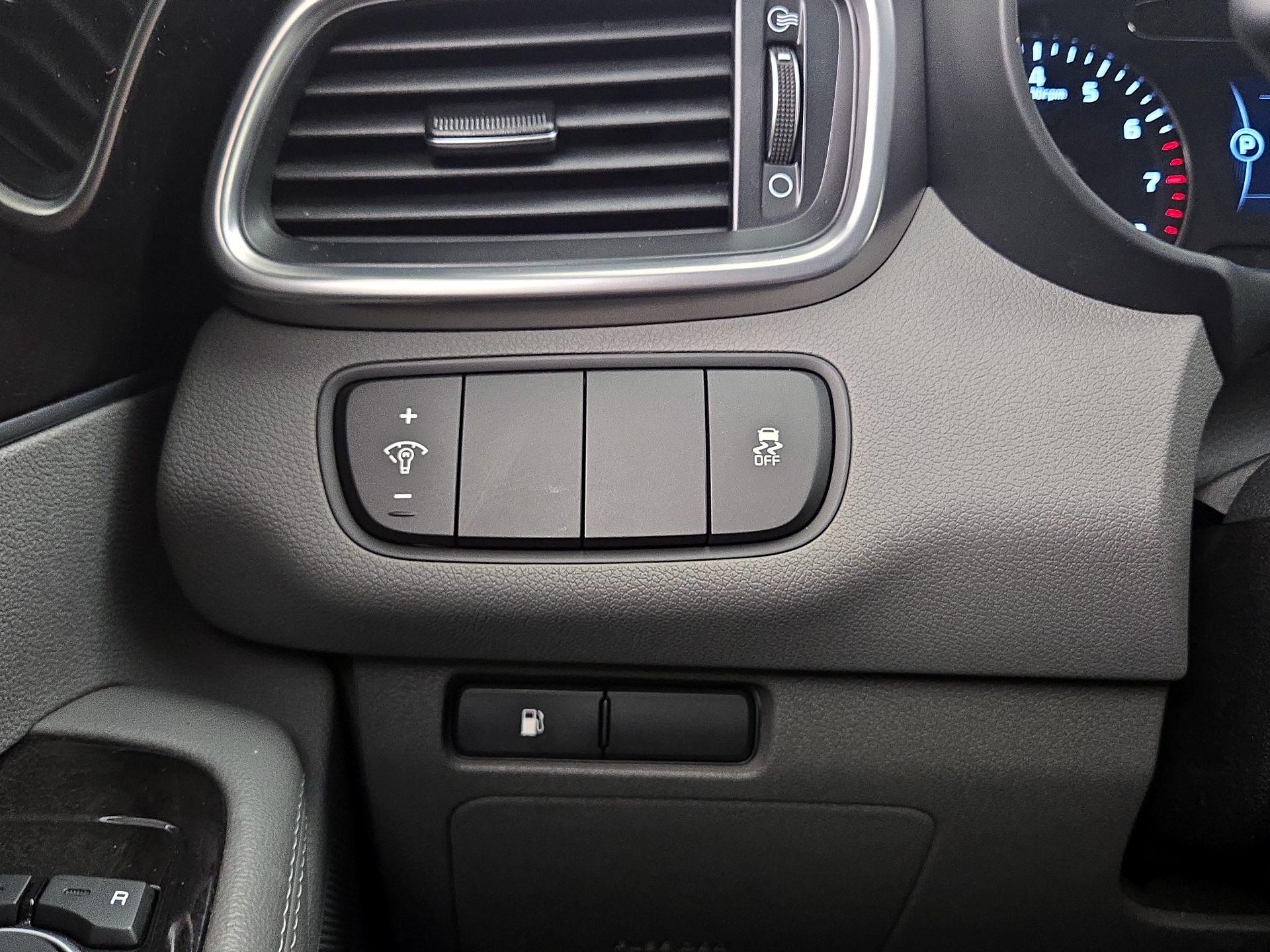 Thumbnail: 2016 Kia Sorento - 13