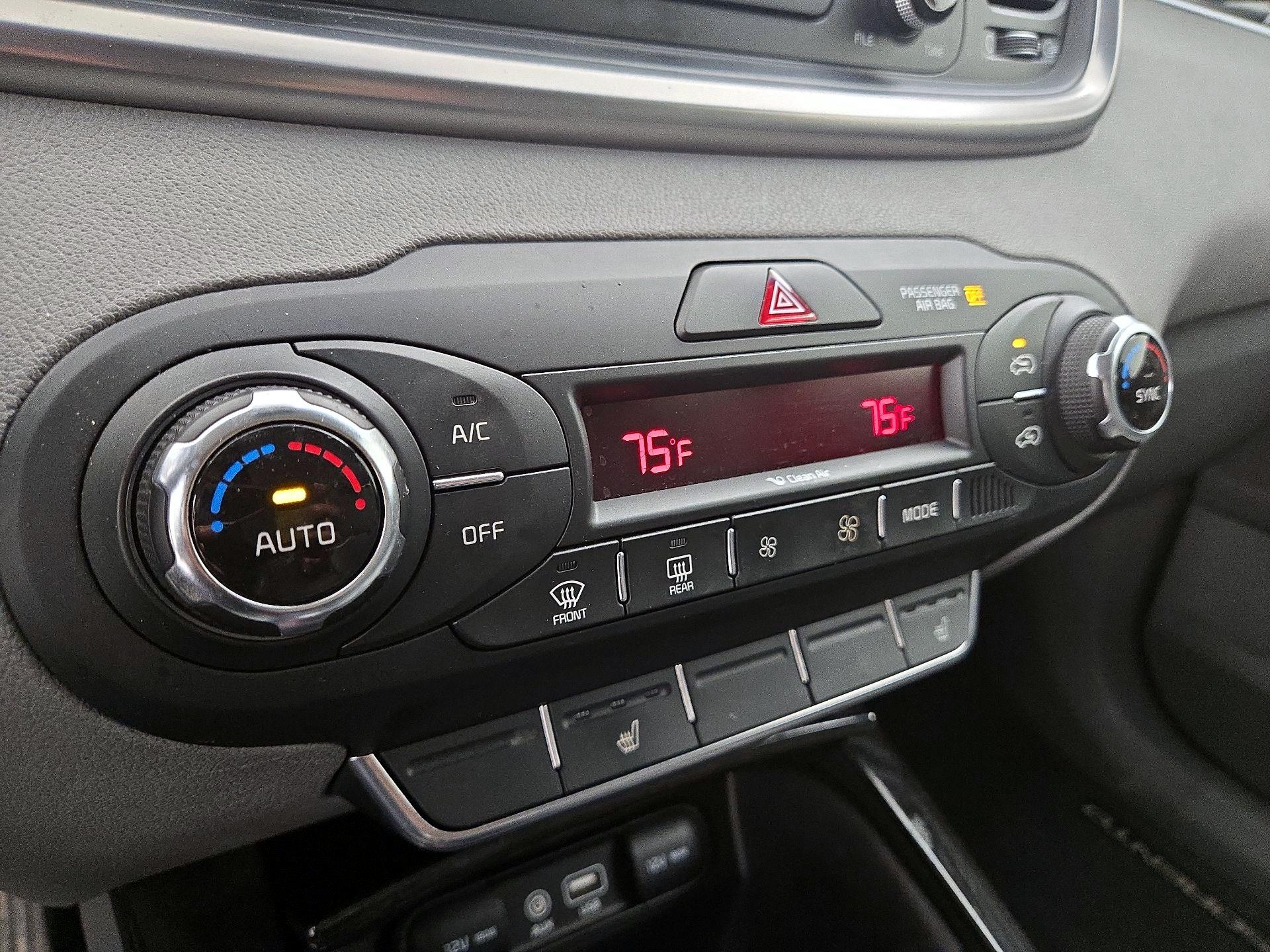 Thumbnail: 2016 Kia Sorento - 16