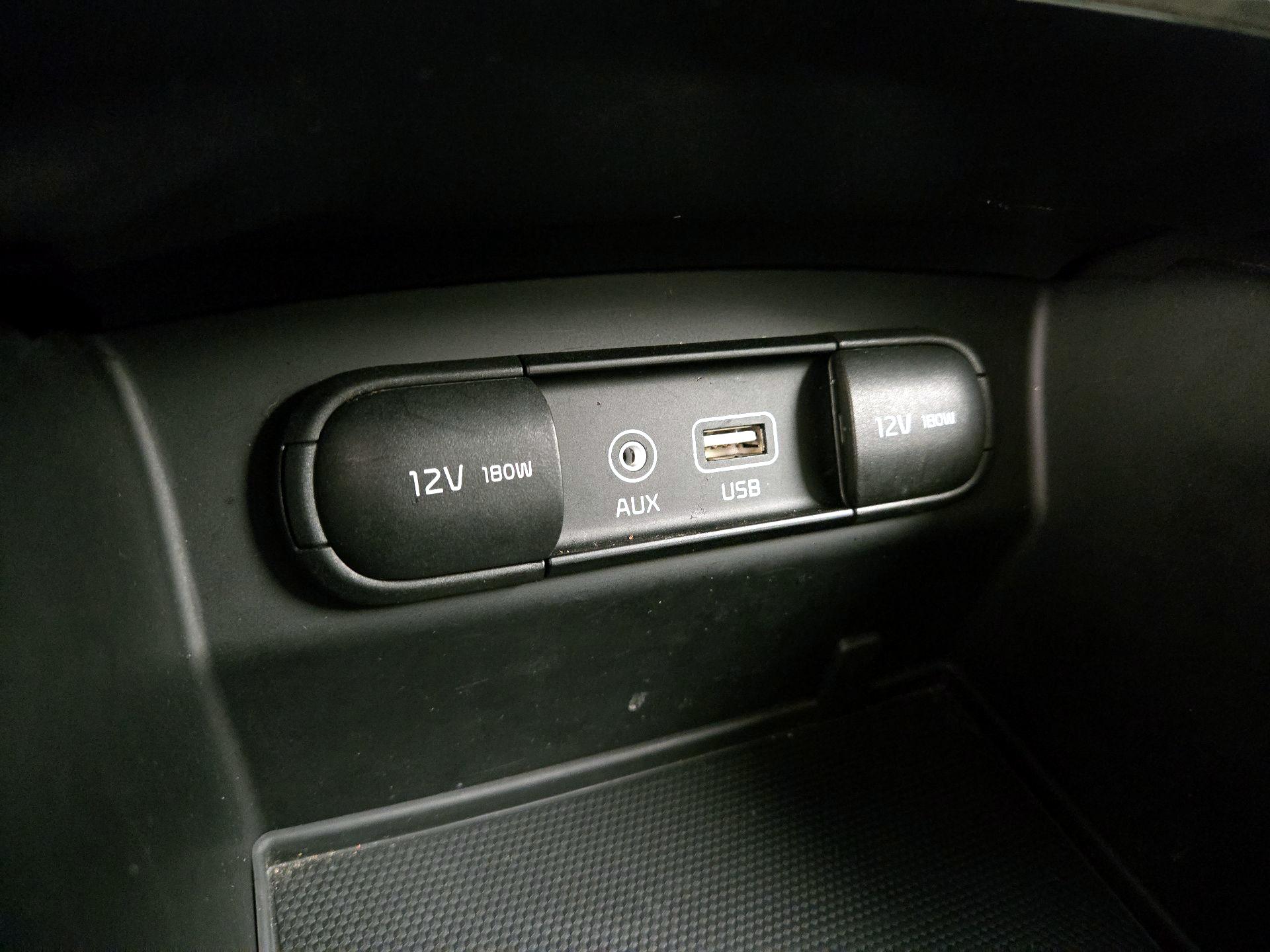 Thumbnail: 2016 Kia Sorento - 18