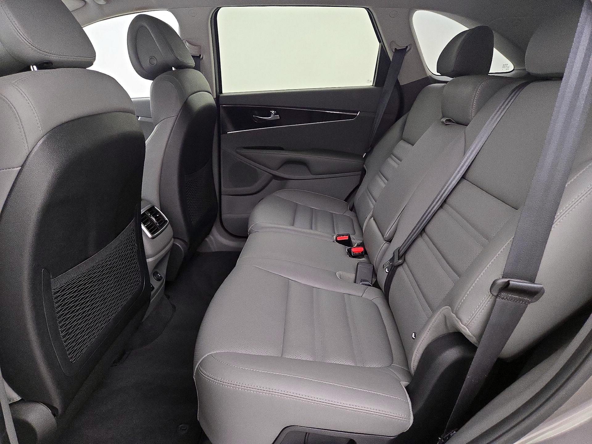 Thumbnail: 2016 Kia Sorento - 19