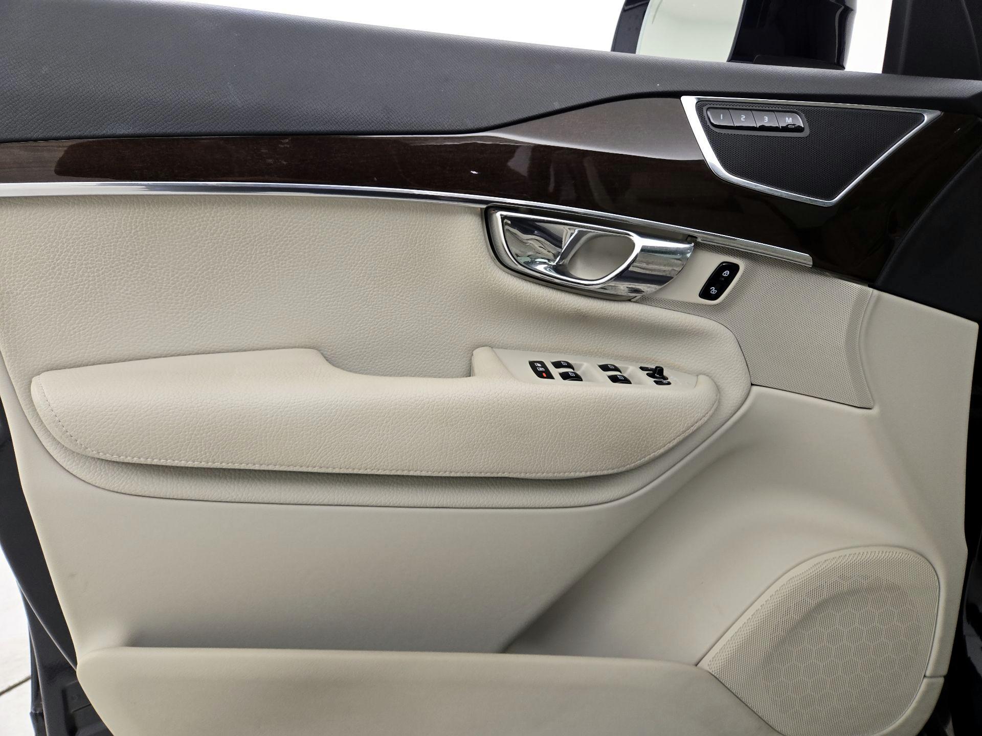 Thumbnail: 2016 Volvo XC90 - 12