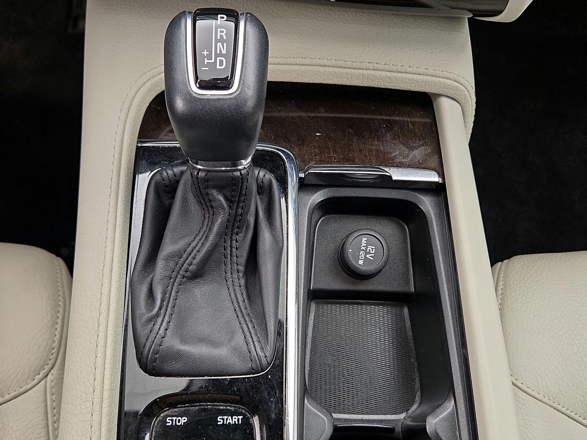 Thumbnail: 2016 Volvo XC90 - 17