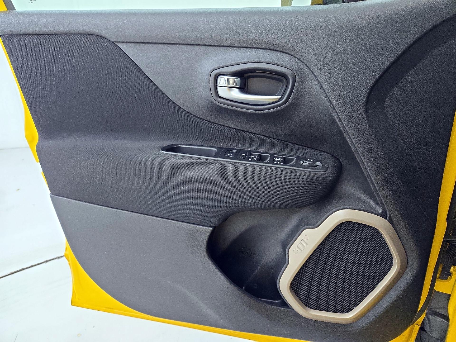 Thumbnail: 2017 Jeep Renegade - 12