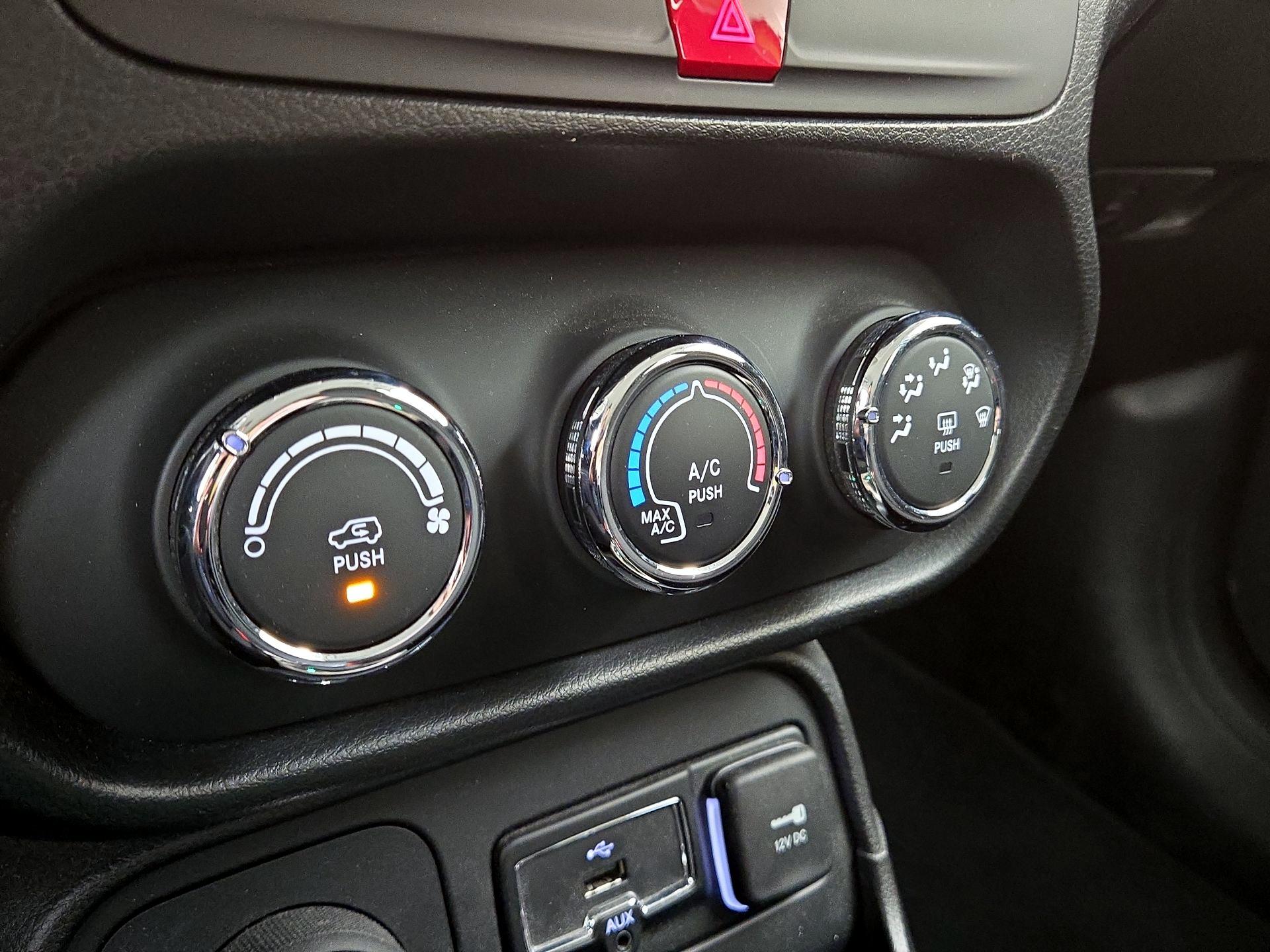 Thumbnail: 2017 Jeep Renegade - 16