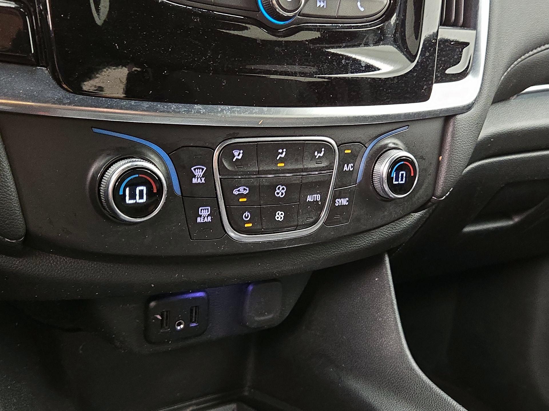 Thumbnail: 2022 Chevrolet Traverse - 16