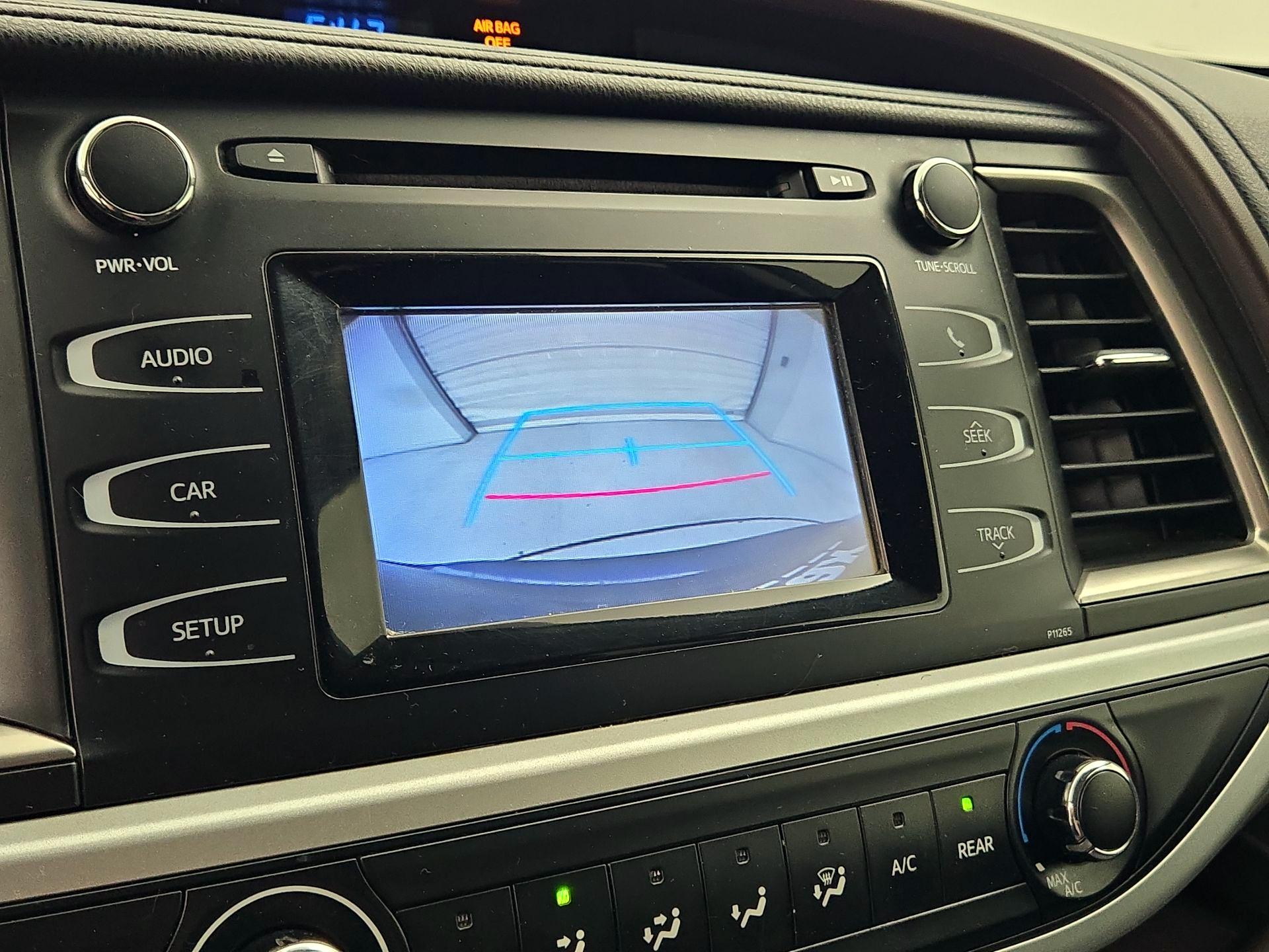 Thumbnail: 2016 Toyota Highlander - 14