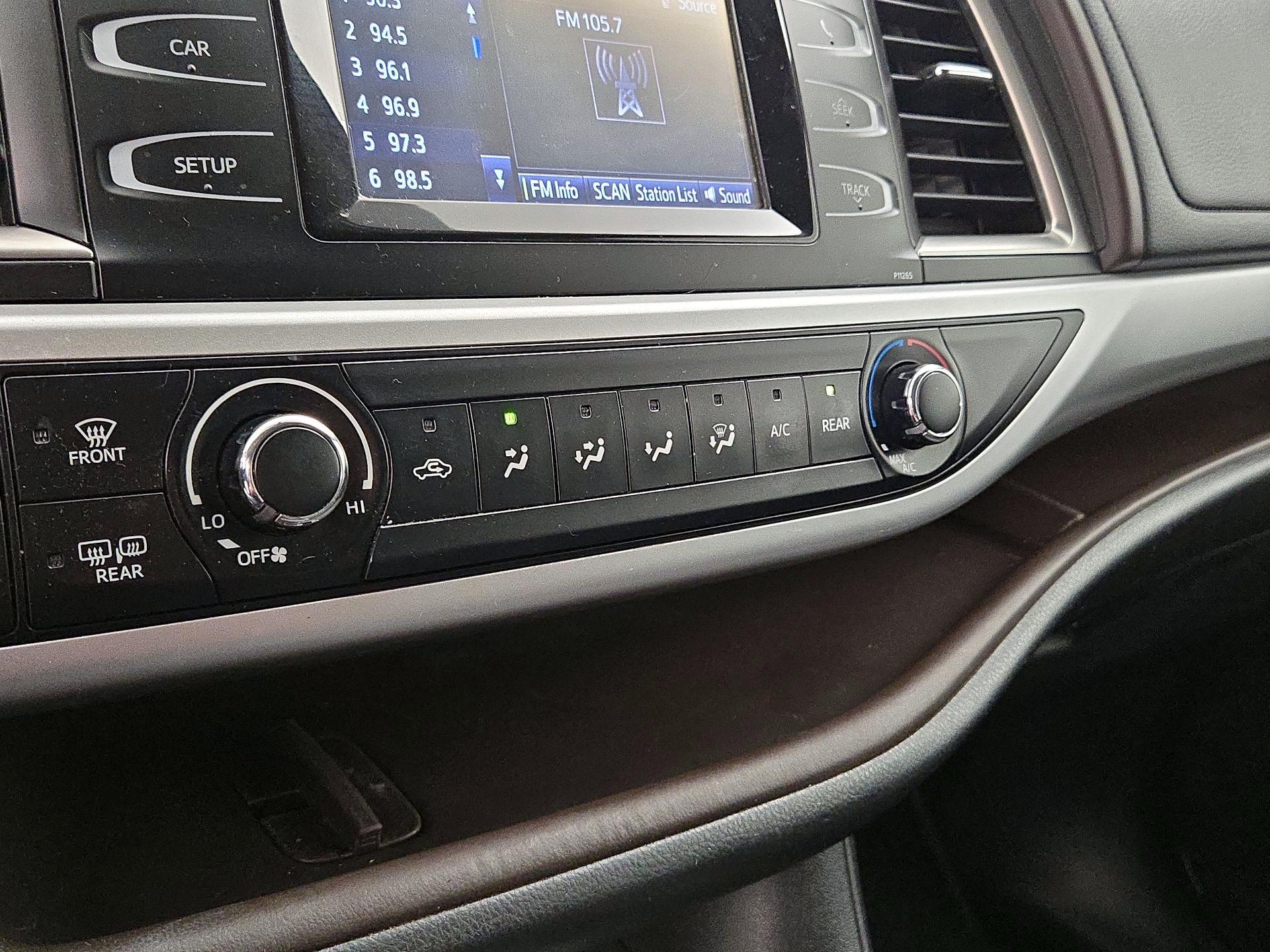 Thumbnail: 2016 Toyota Highlander - 16