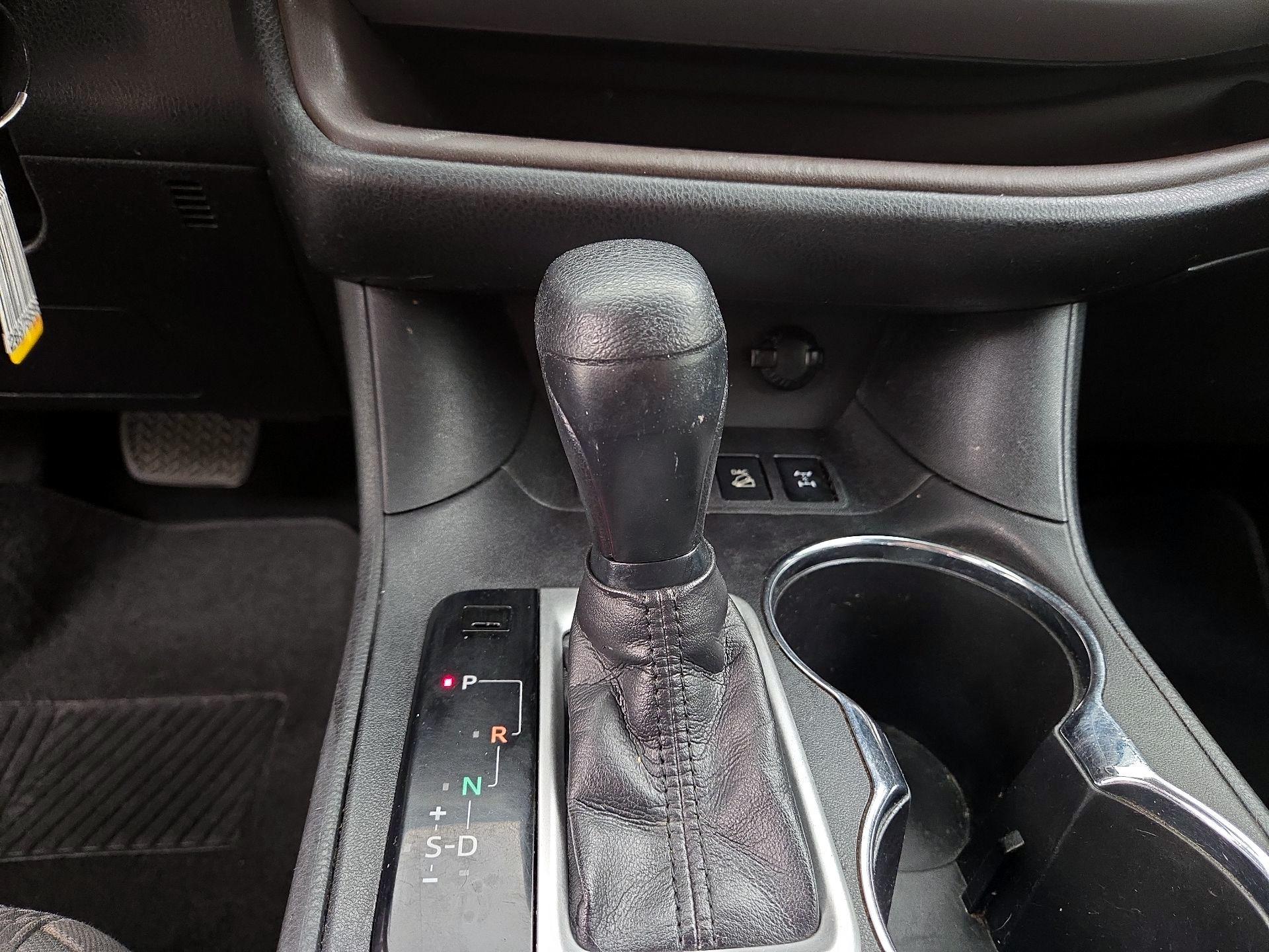 Thumbnail: 2016 Toyota Highlander - 17