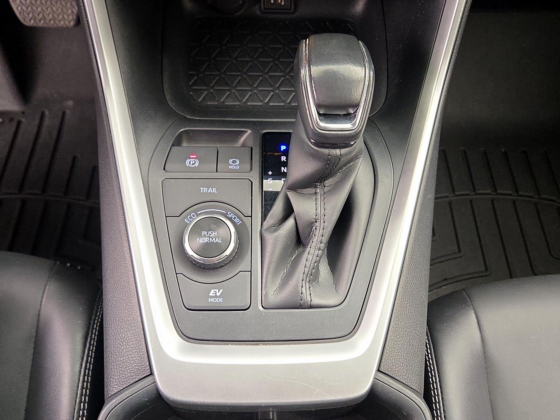 Thumbnail: 2023 Toyota RAV4 - 16