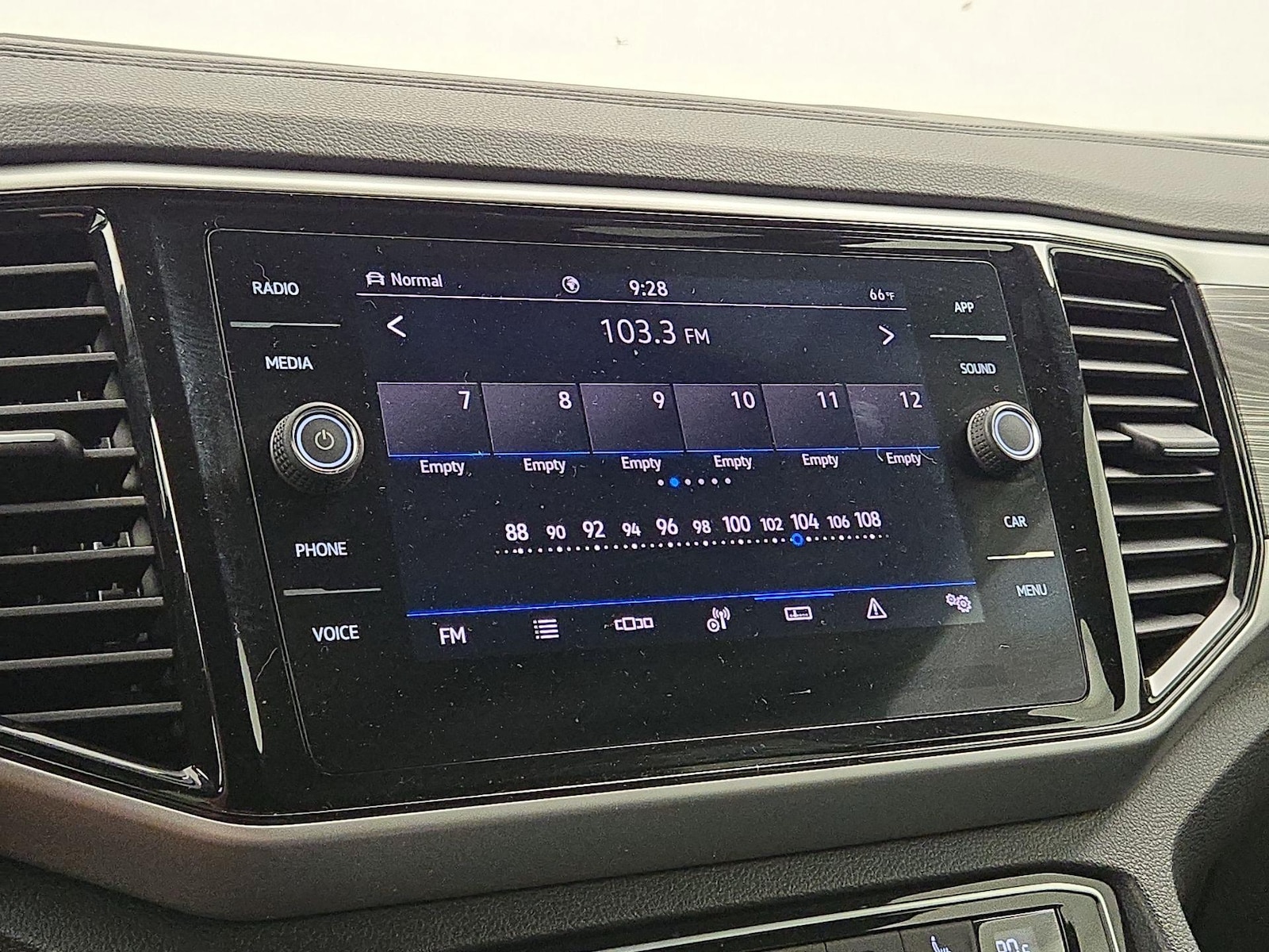 2023 Volkswagen Atlas Cross Sport SE w/Tech - Photo 16