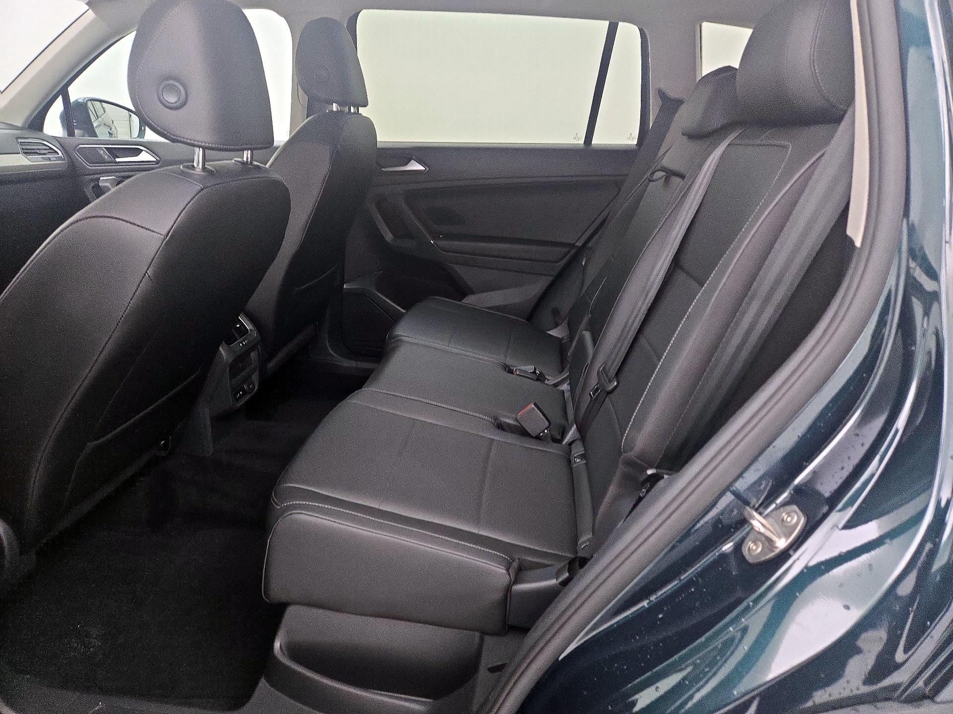 Thumbnail: 2018 Volkswagen Tiguan - 19