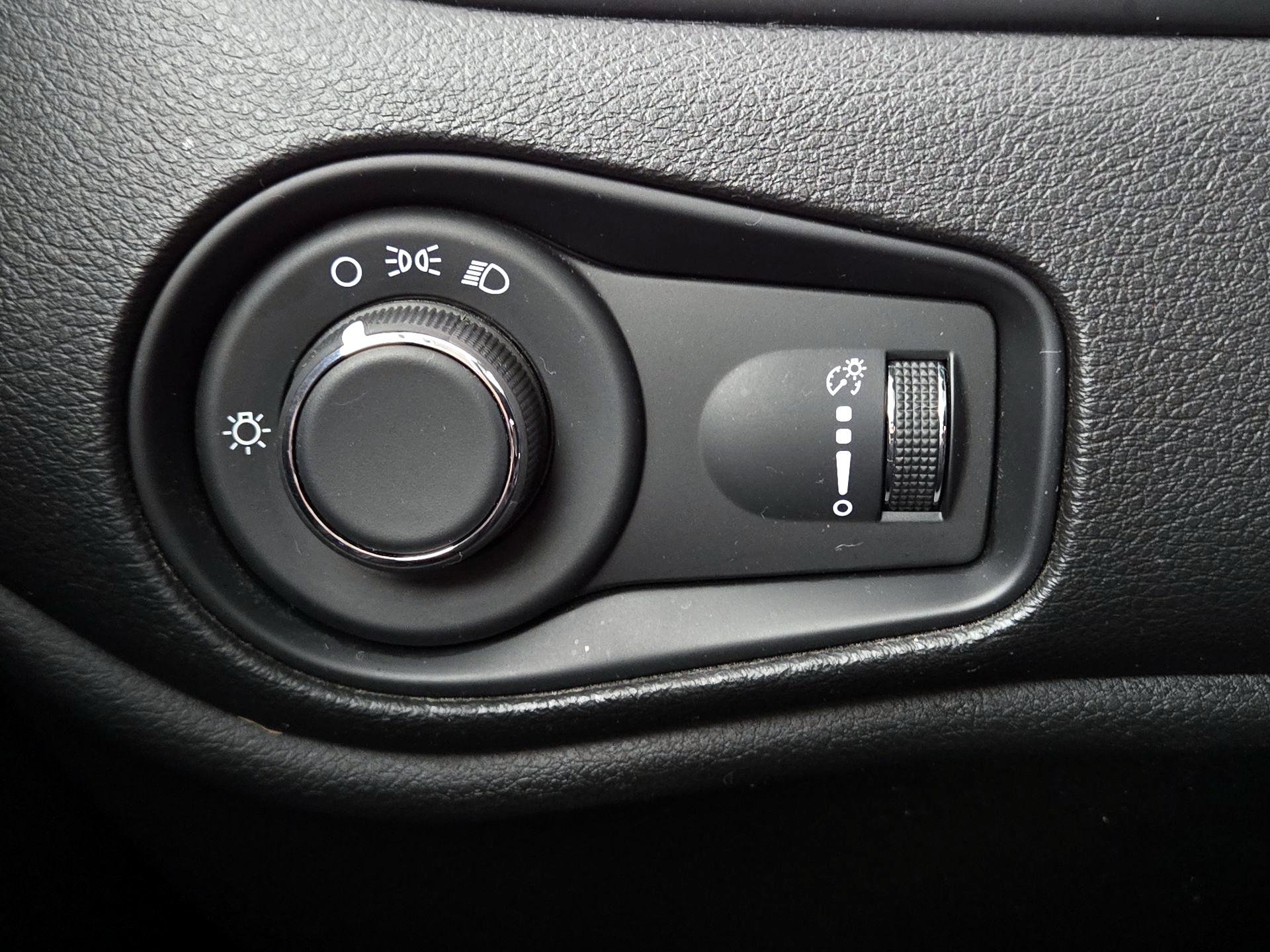 Thumbnail: 2017 Jeep Renegade - 13