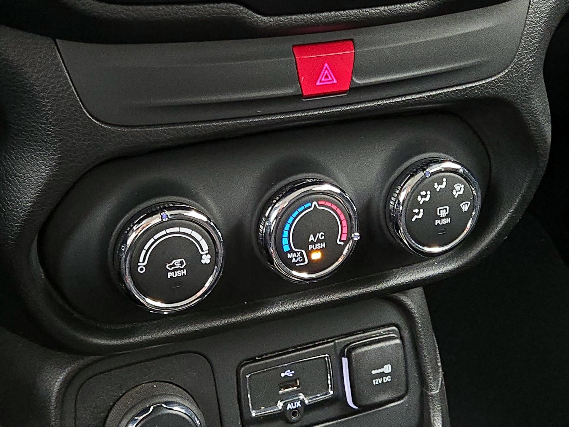 Thumbnail: 2017 Jeep Renegade - 15