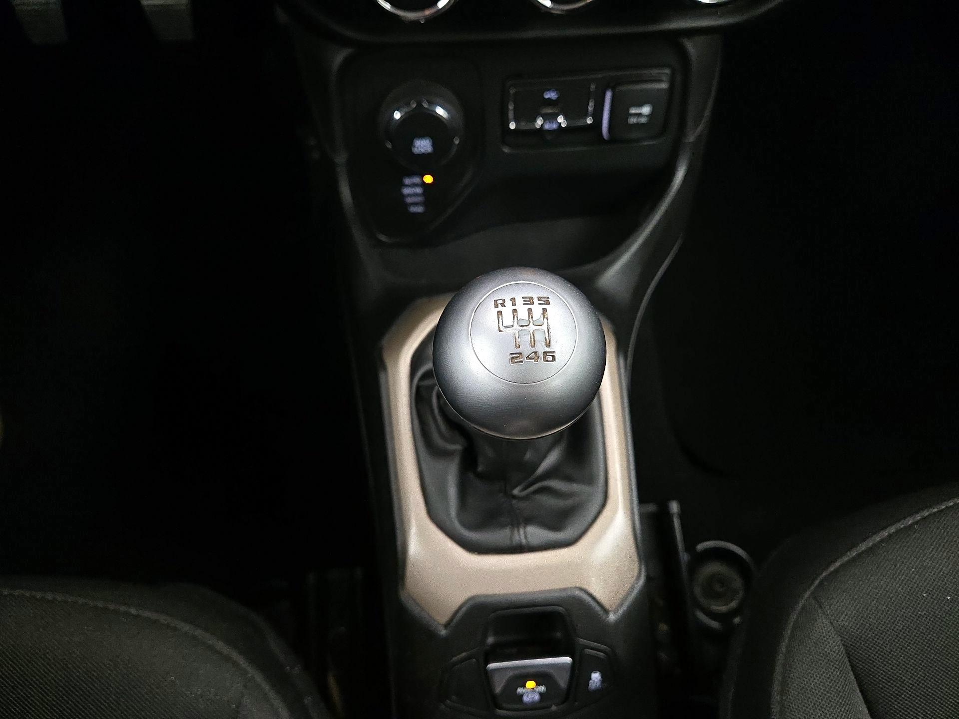 Thumbnail: 2017 Jeep Renegade - 16