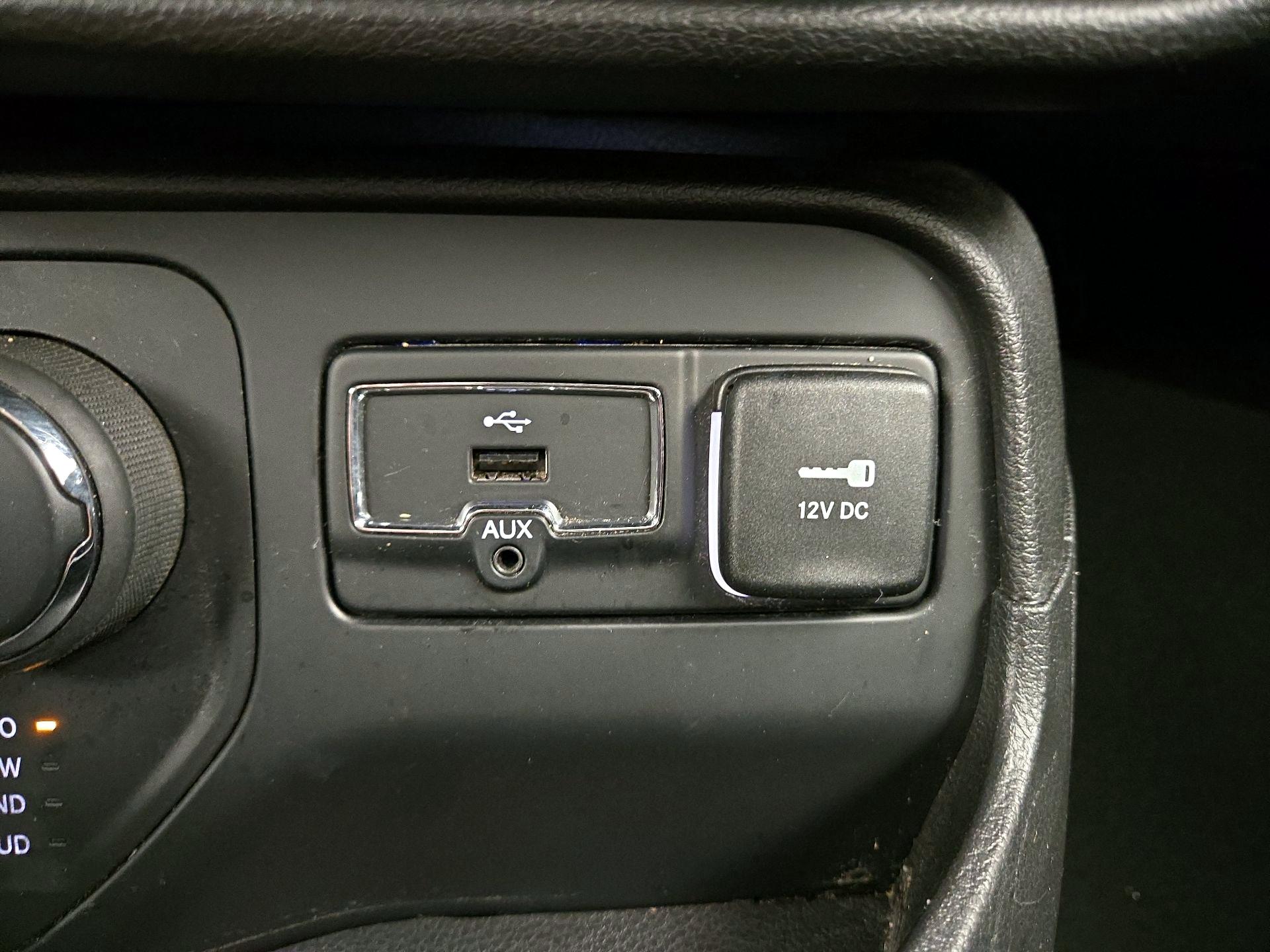 Thumbnail: 2017 Jeep Renegade - 17