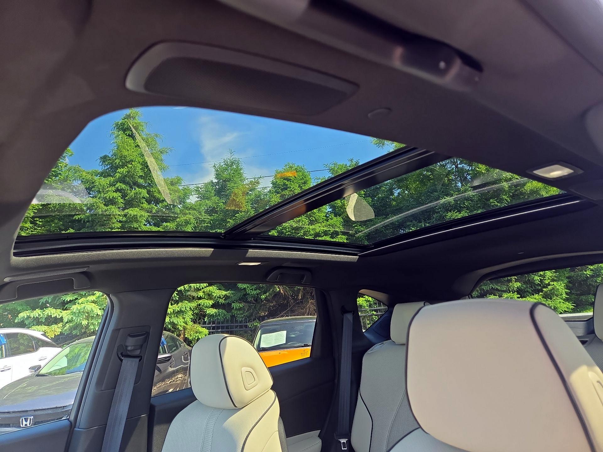 Thumbnail: 2025 Acura RDX - 18
