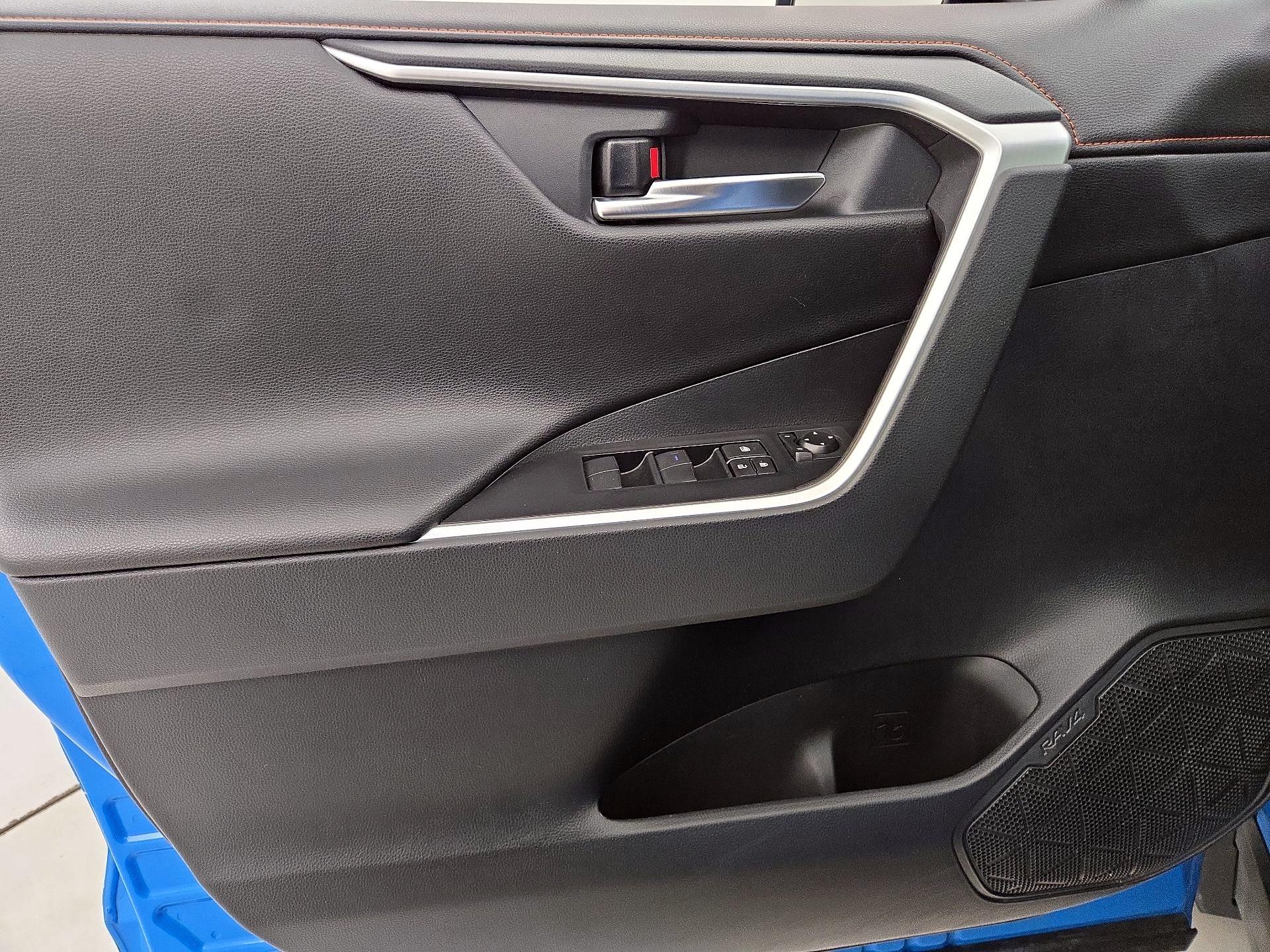 Thumbnail: 2019 Toyota RAV4 - 12