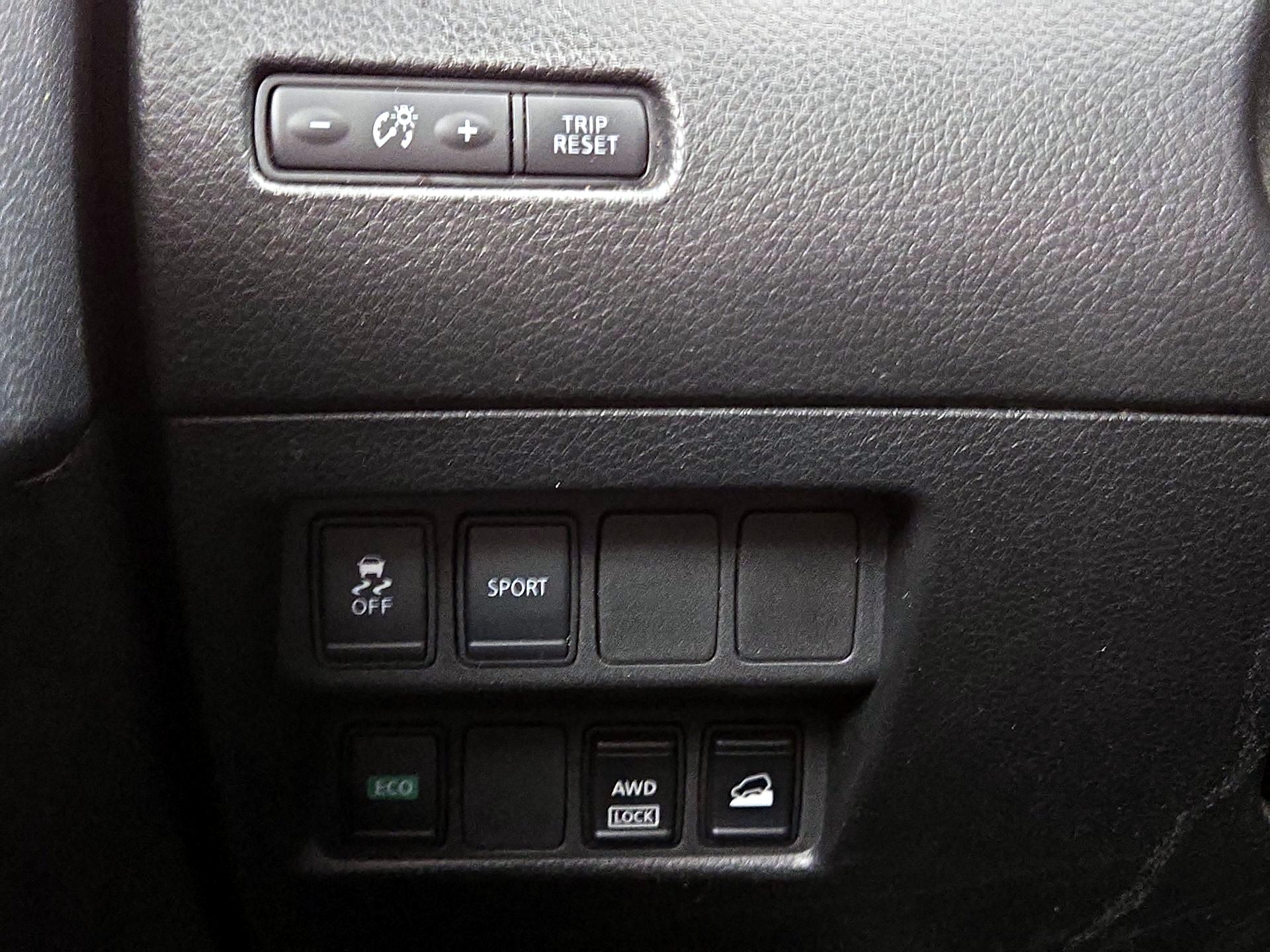 Thumbnail: 2015 Nissan Rogue - 13