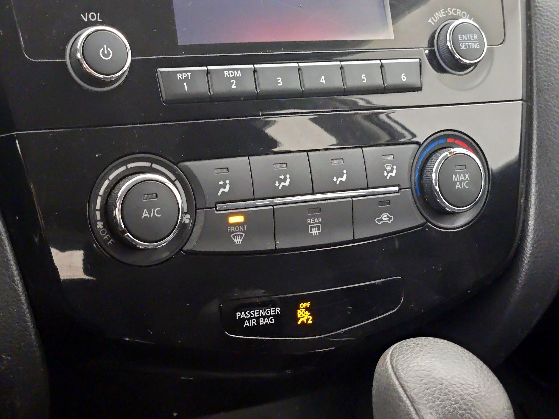 Thumbnail: 2015 Nissan Rogue - 16