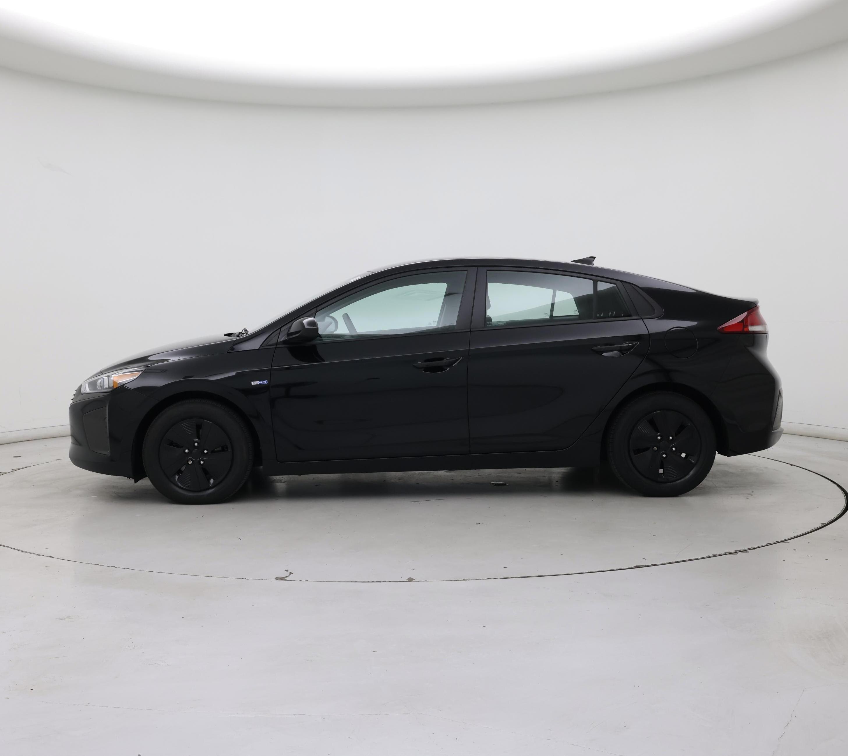 Thumbnail: 2017 Hyundai Ioniq - 3