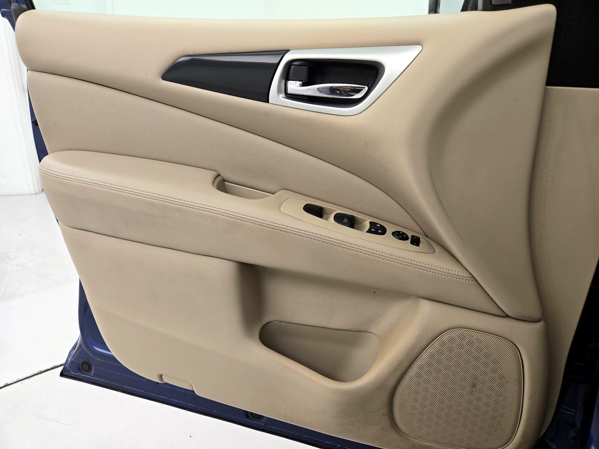 Thumbnail: 2019 Nissan Pathfinder - 12