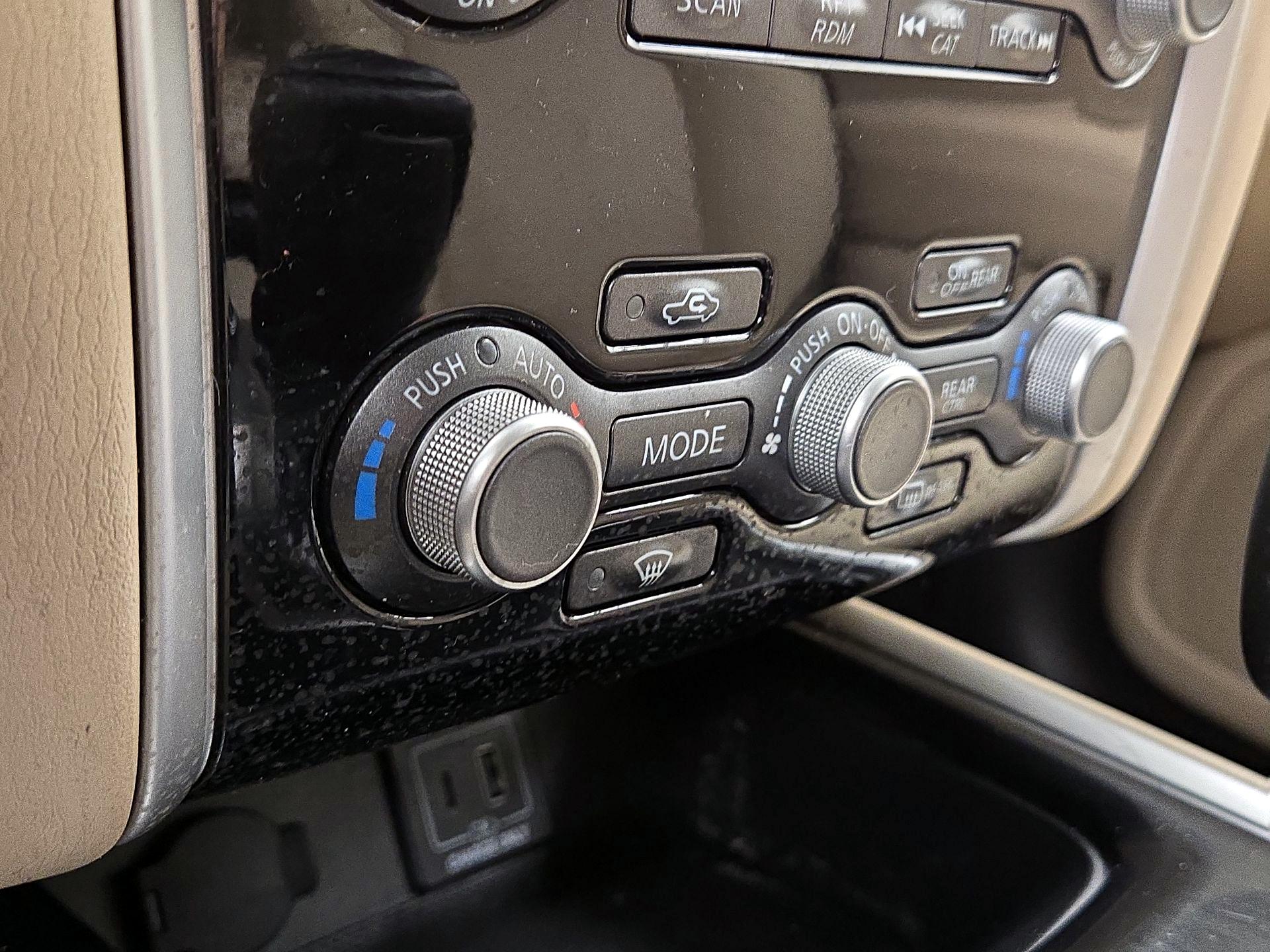 Thumbnail: 2019 Nissan Pathfinder - 16