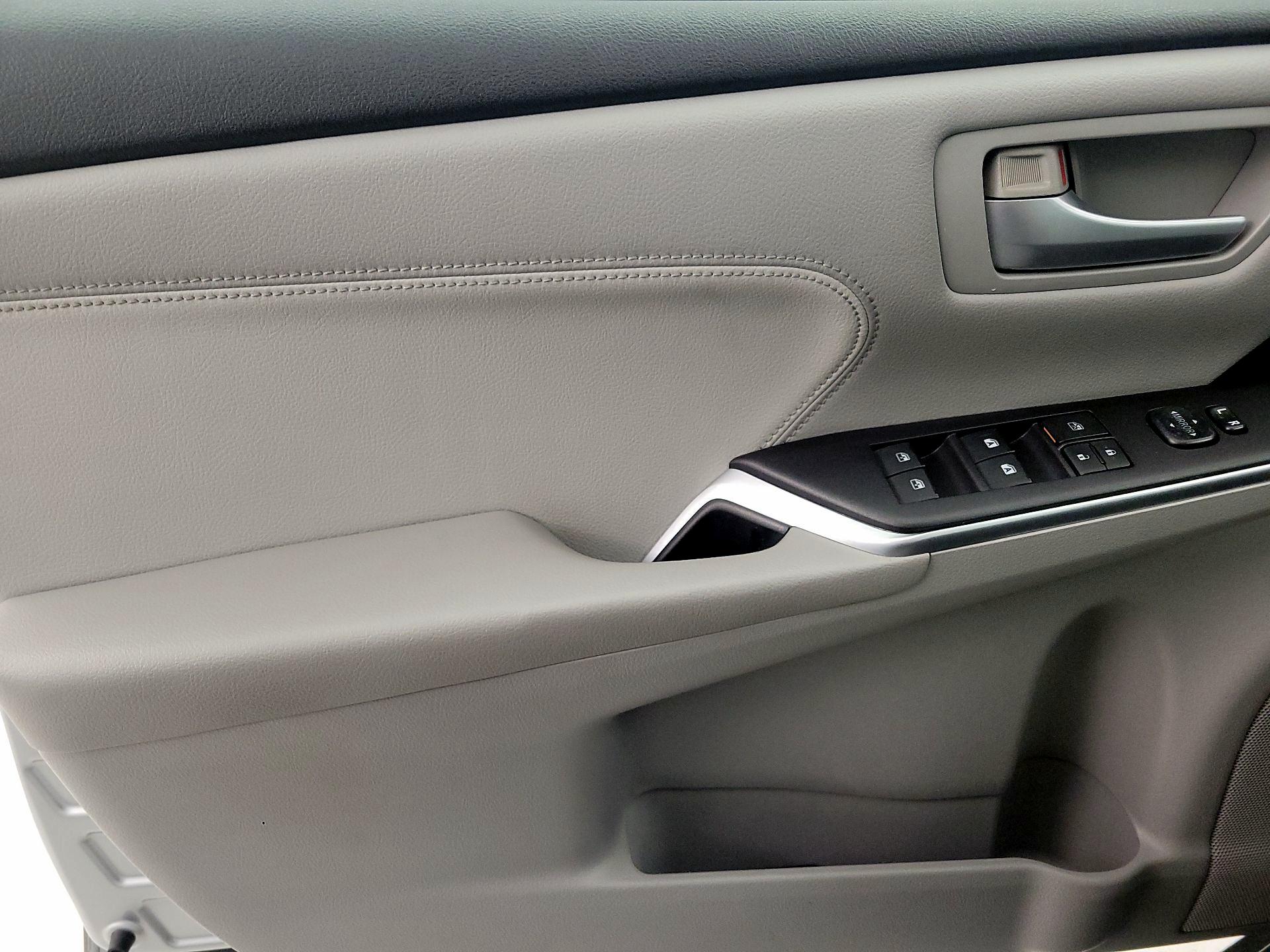 Thumbnail: 2015 Toyota Camry - 12