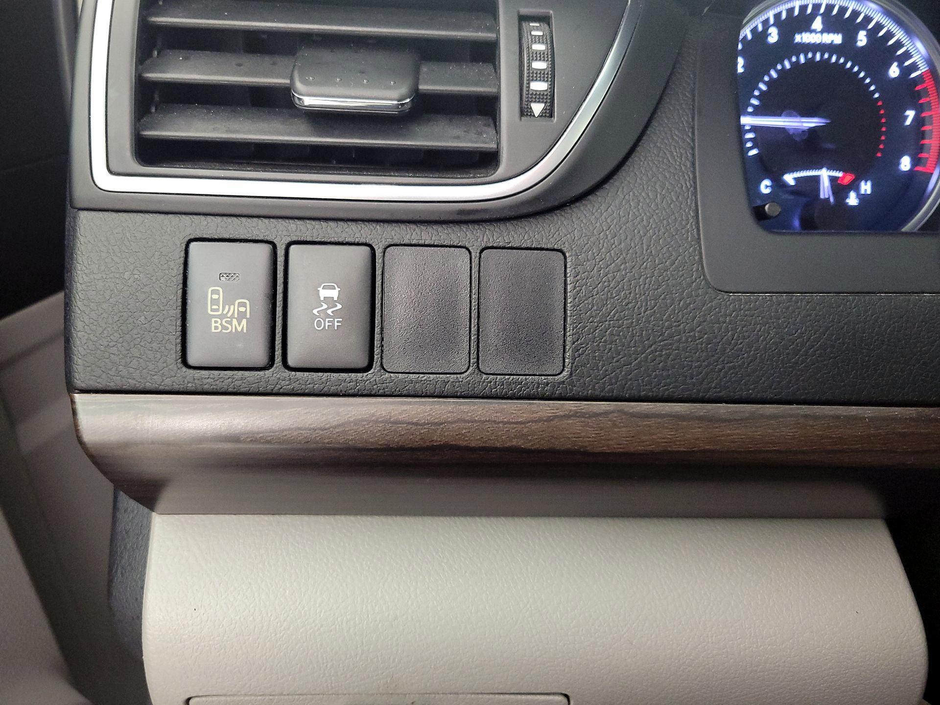 Thumbnail: 2015 Toyota Camry - 13