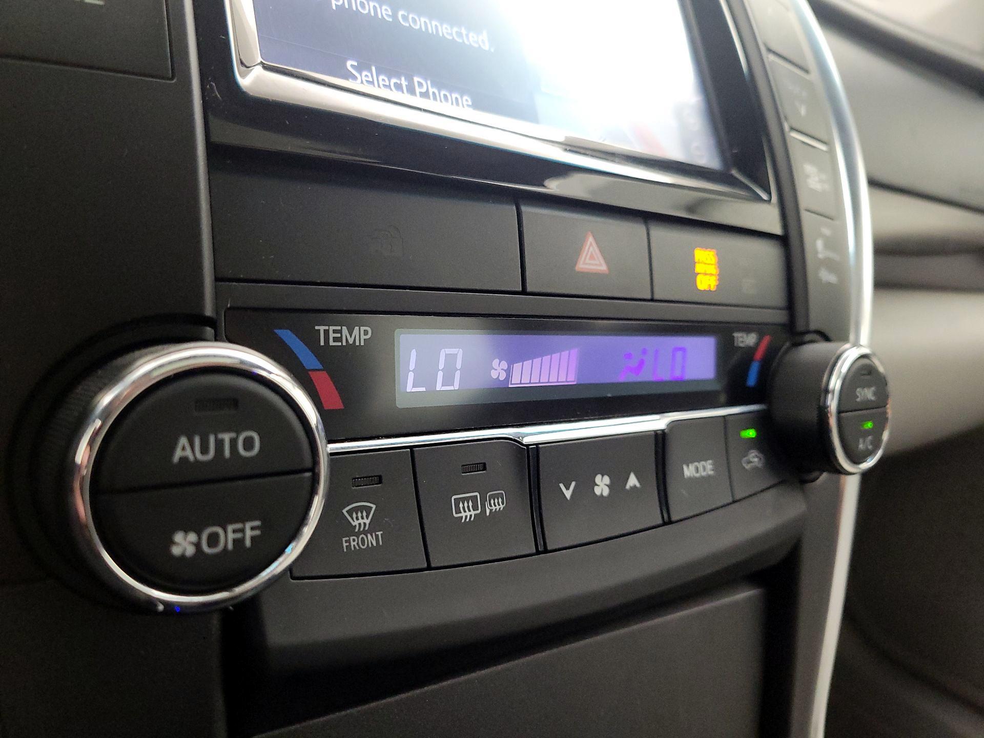 Thumbnail: 2015 Toyota Camry - 16