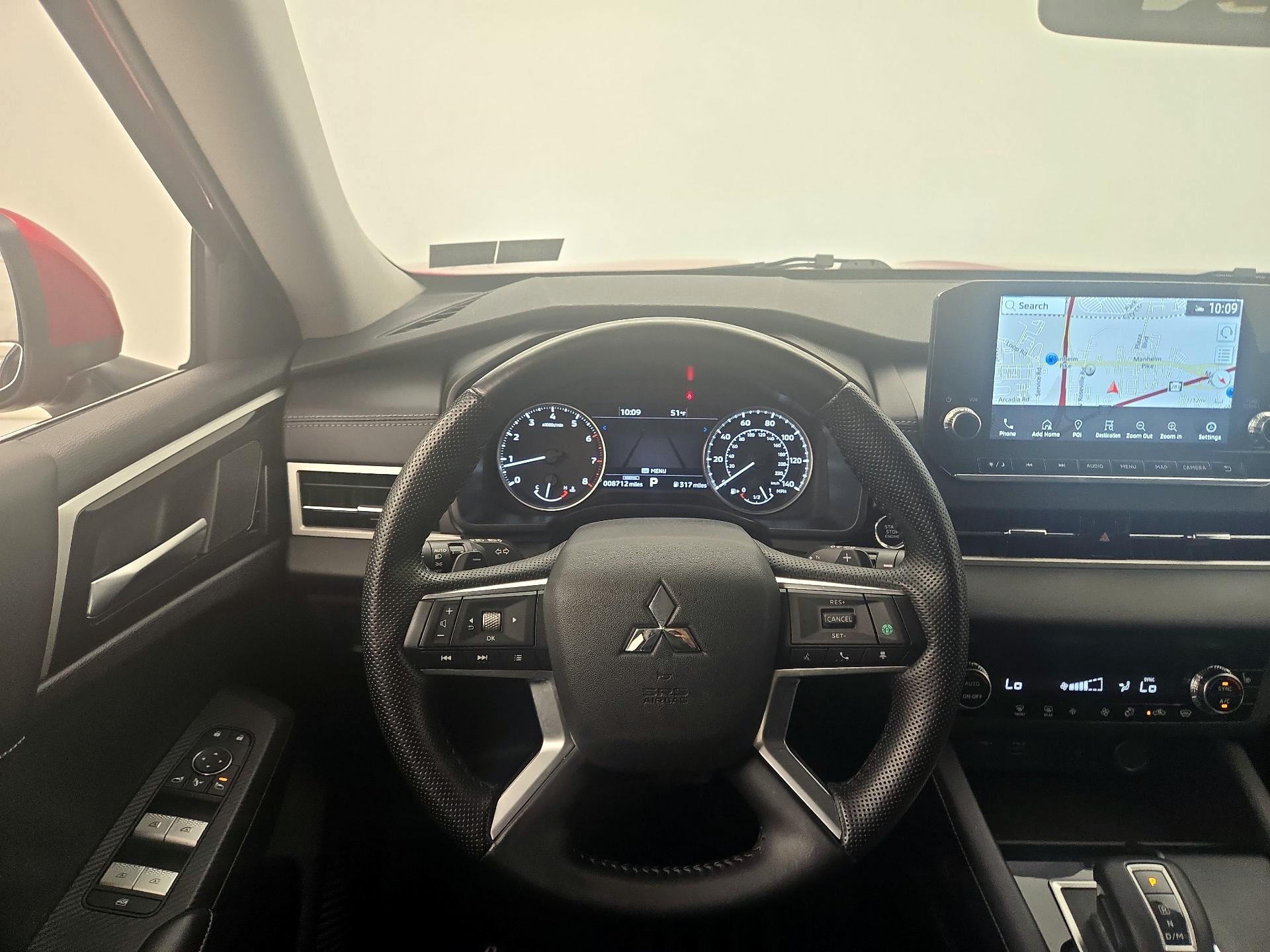 Thumbnail: 2024 Mitsubishi Outlander - 10