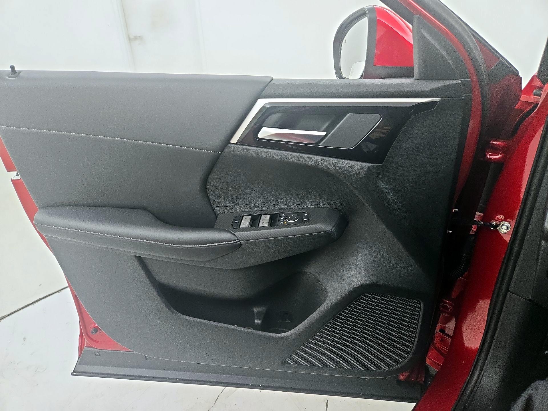 Thumbnail: 2024 Mitsubishi Outlander - 12