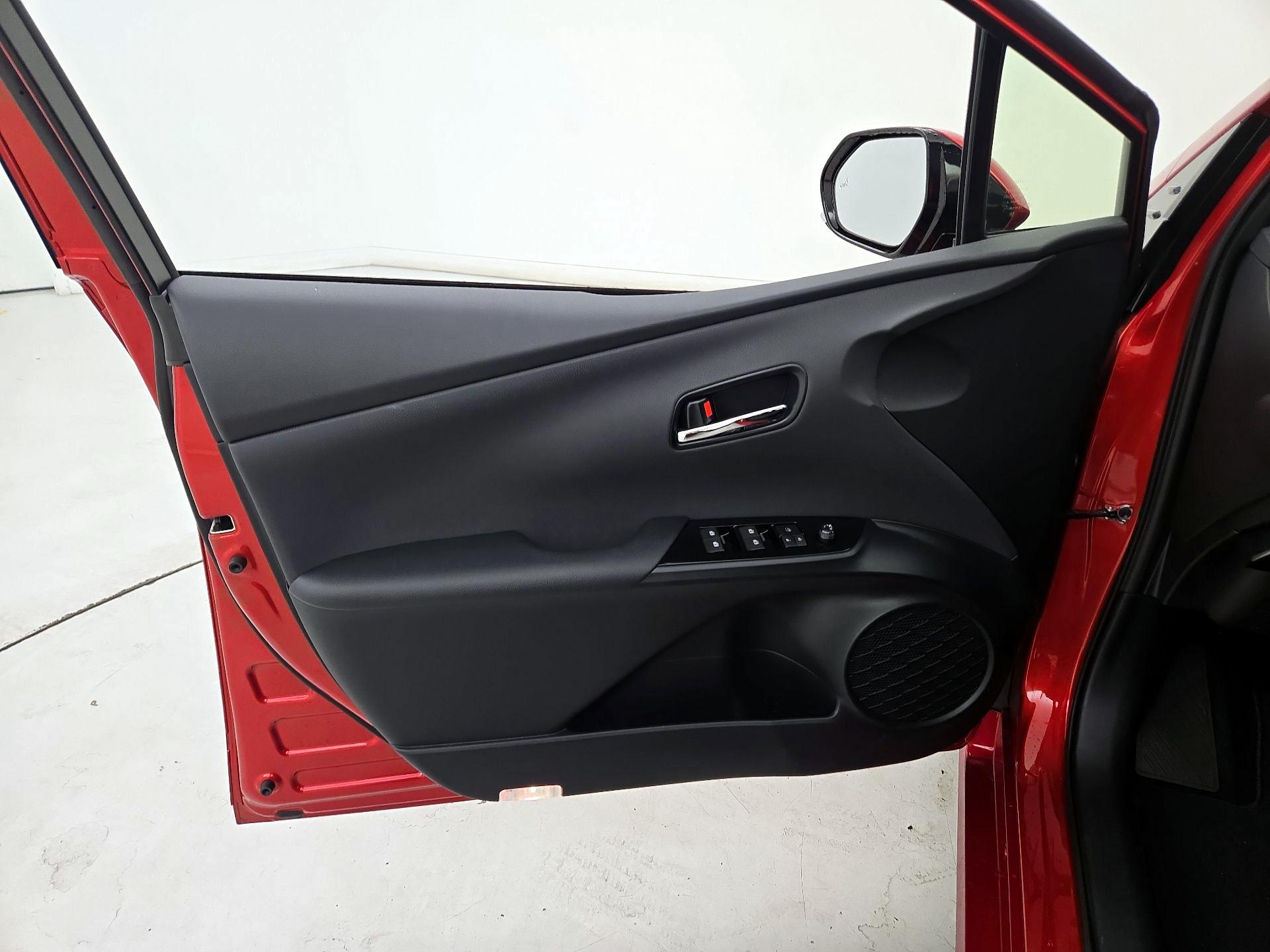 Thumbnail: 2016 Toyota Prius - 12