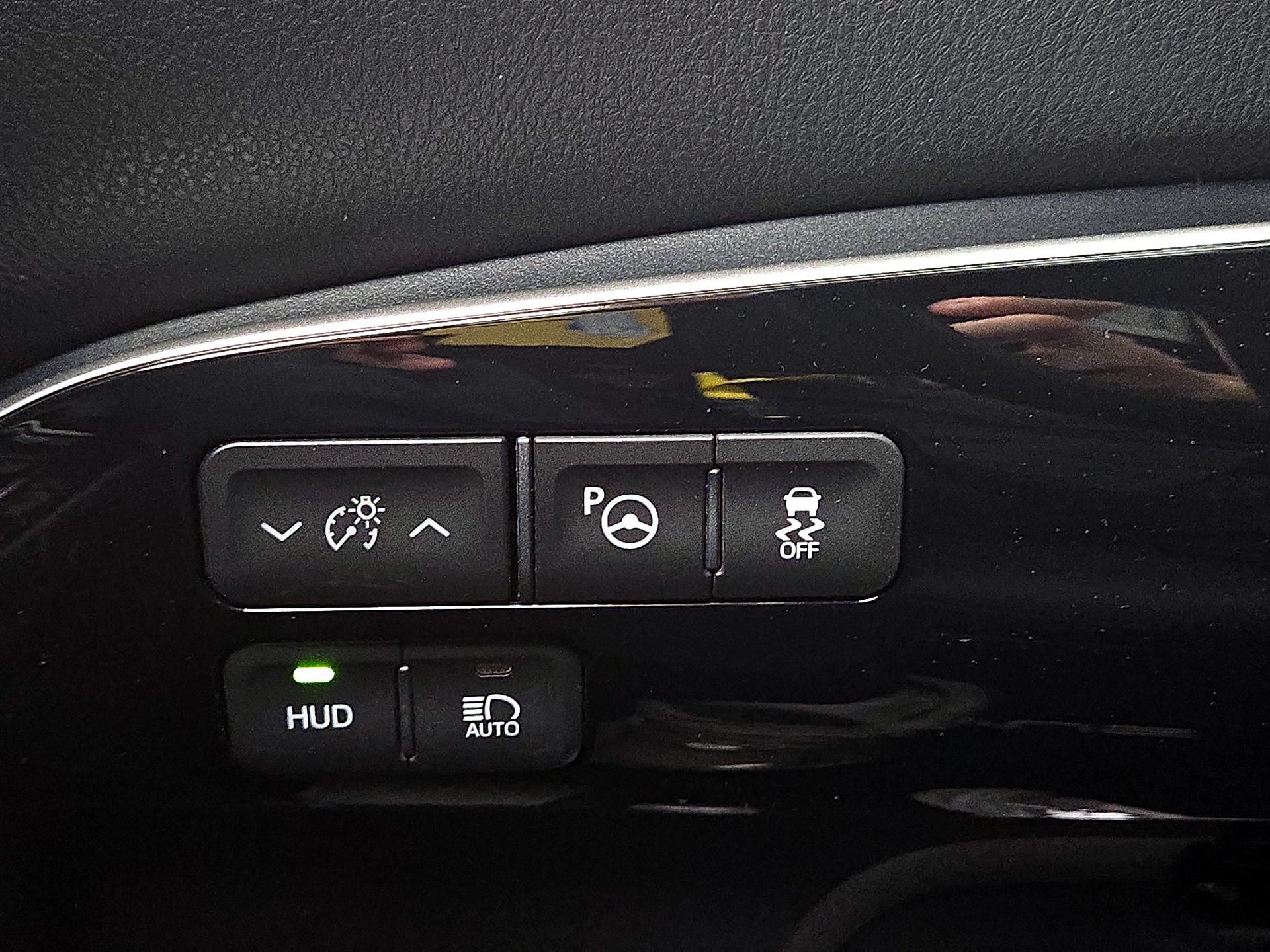 Thumbnail: 2016 Toyota Prius - 13