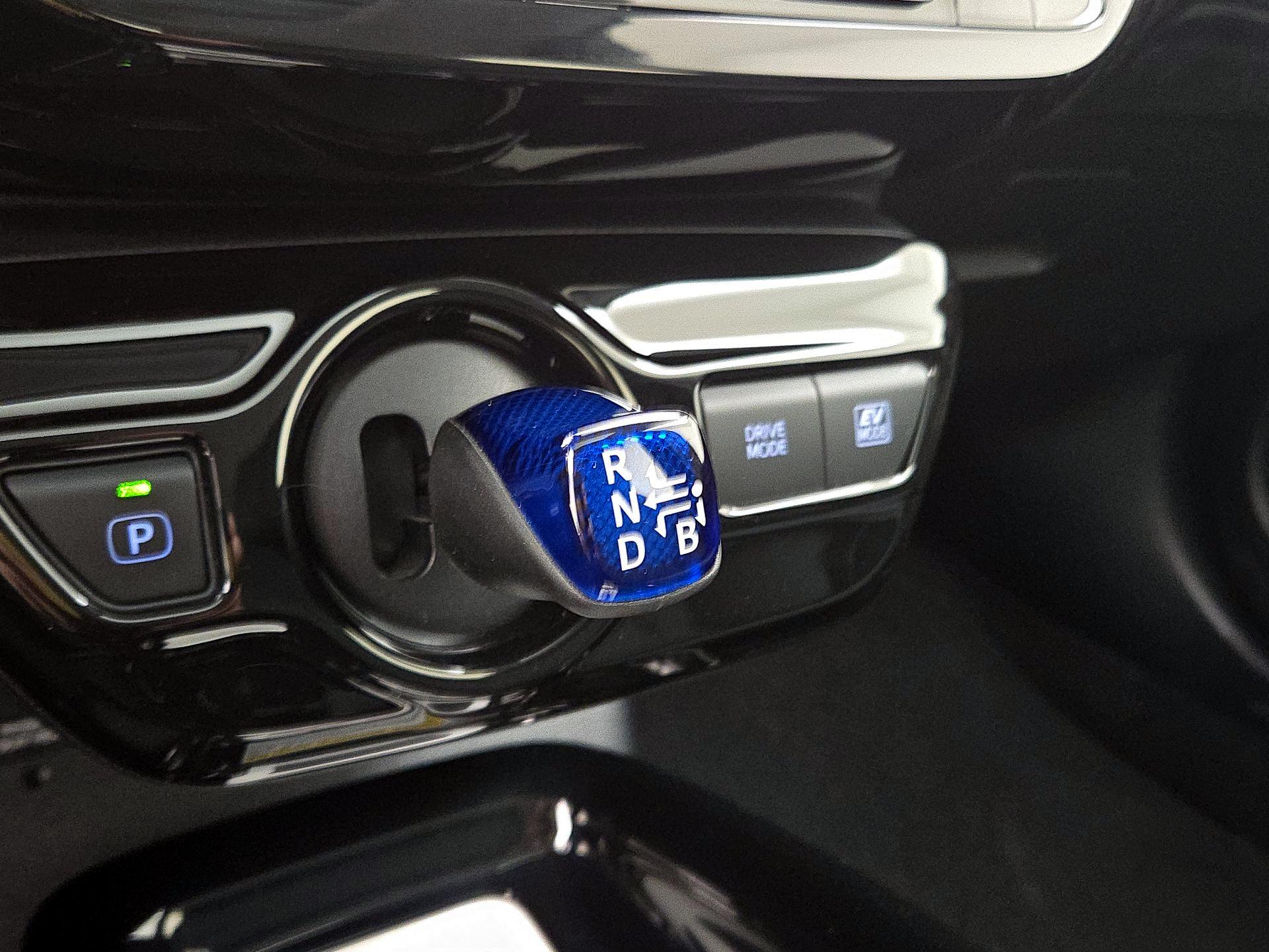 Thumbnail: 2016 Toyota Prius - 18