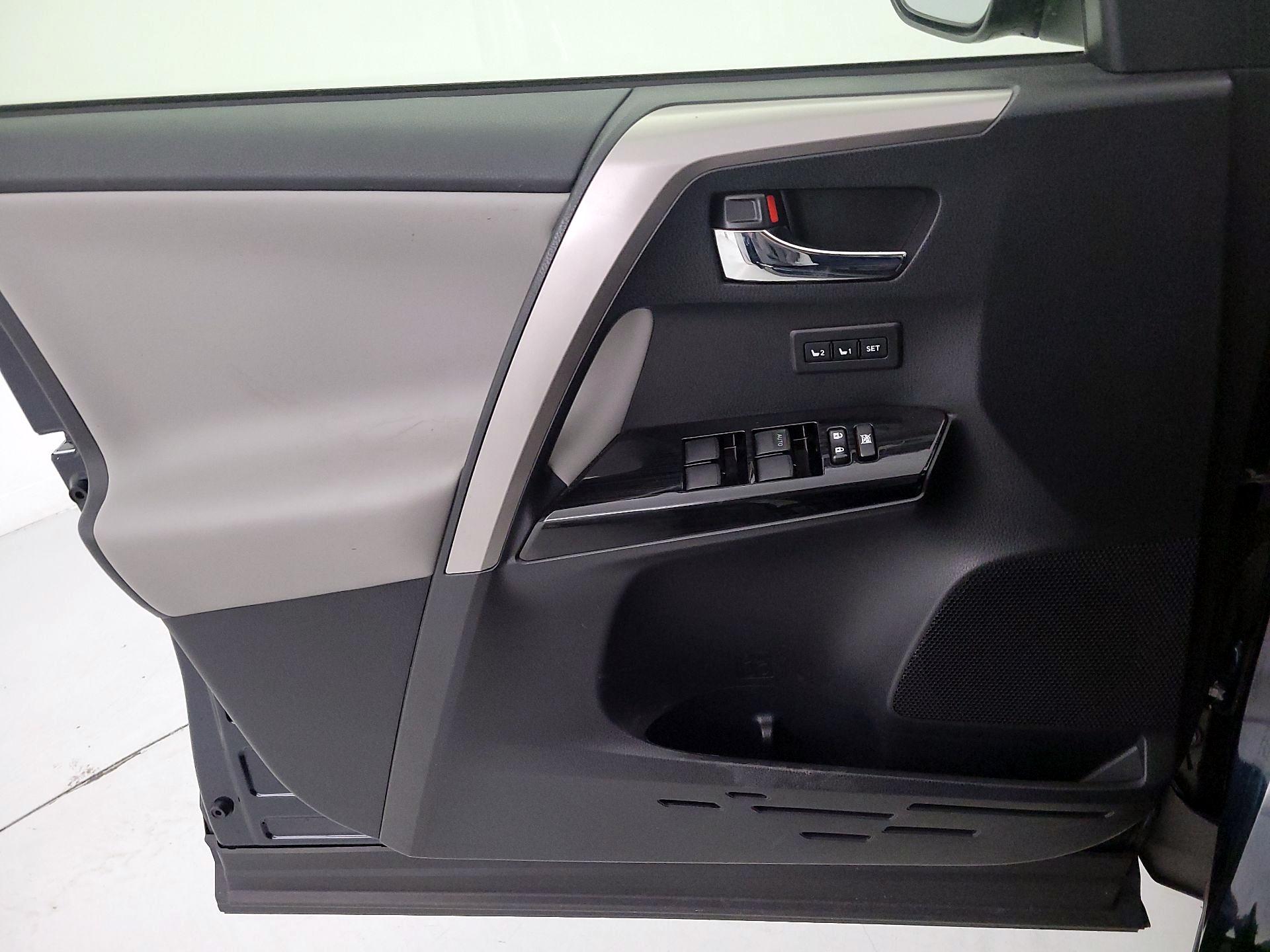 Thumbnail: 2018 Toyota RAV4 - 12