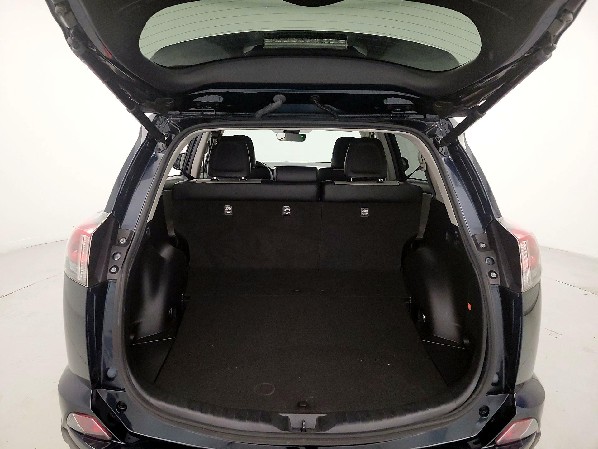 Thumbnail: 2018 Toyota RAV4 - 20