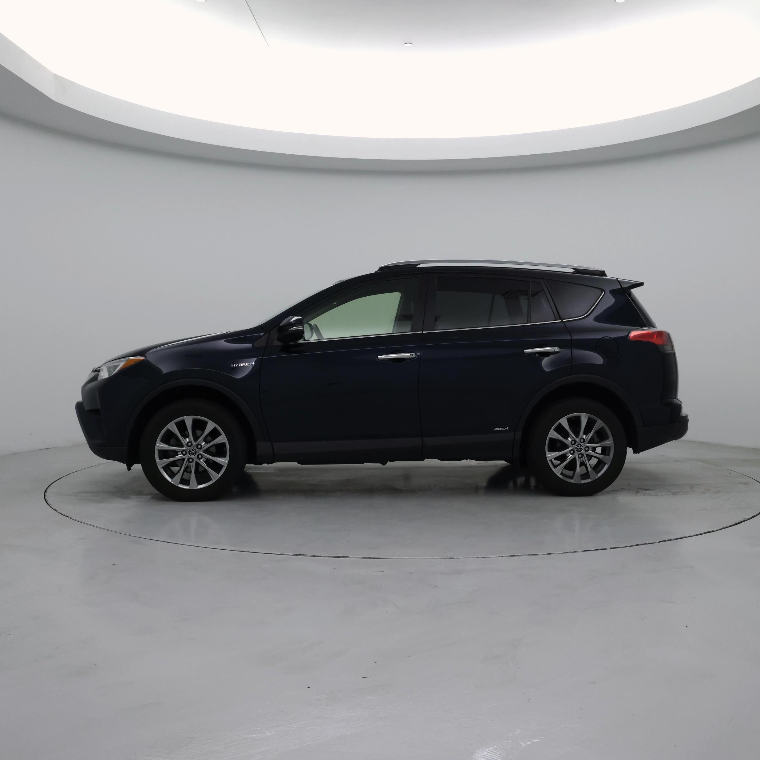 Thumbnail: 2018 Toyota RAV4 - 3
