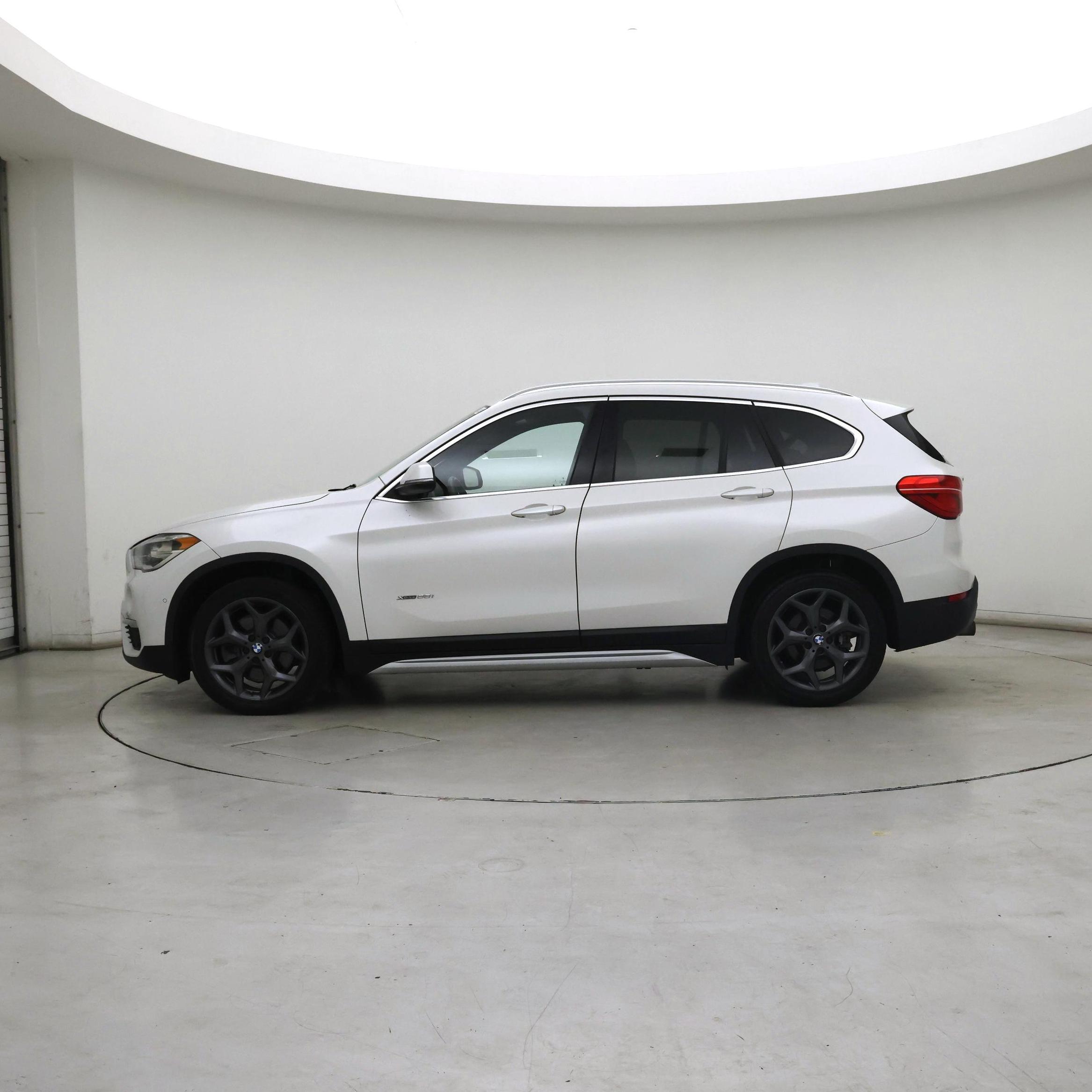 Thumbnail: 2016 BMW X1 - 3