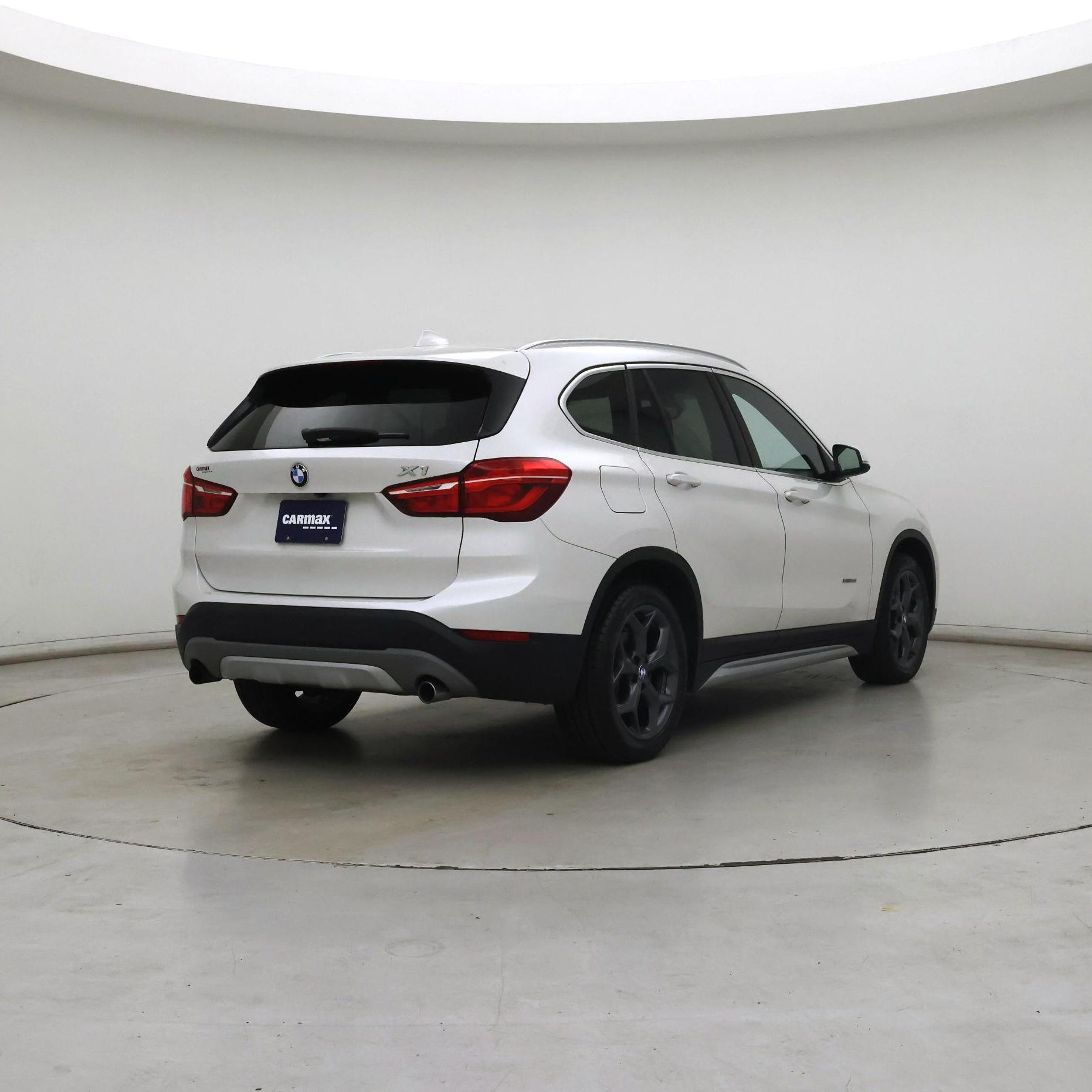 Thumbnail: 2016 BMW X1 - 8
