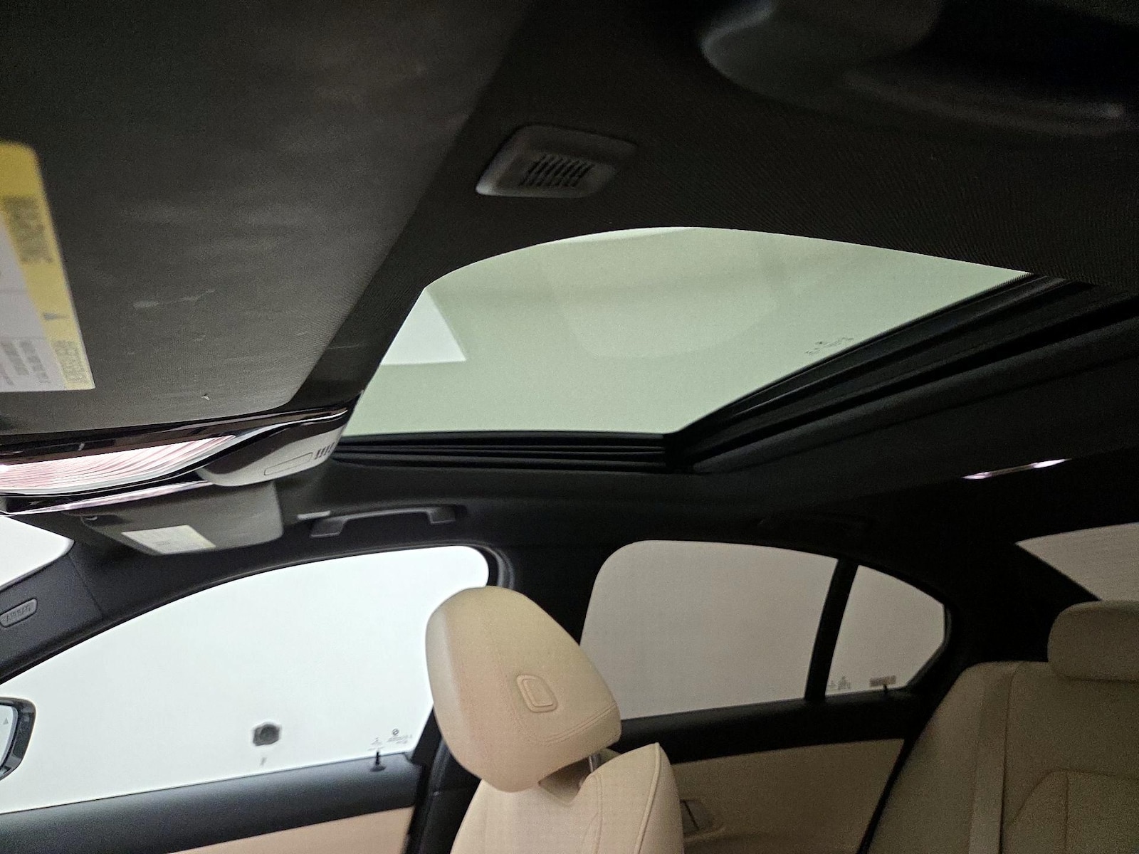 Sunroof(s) & Overhead Airbags